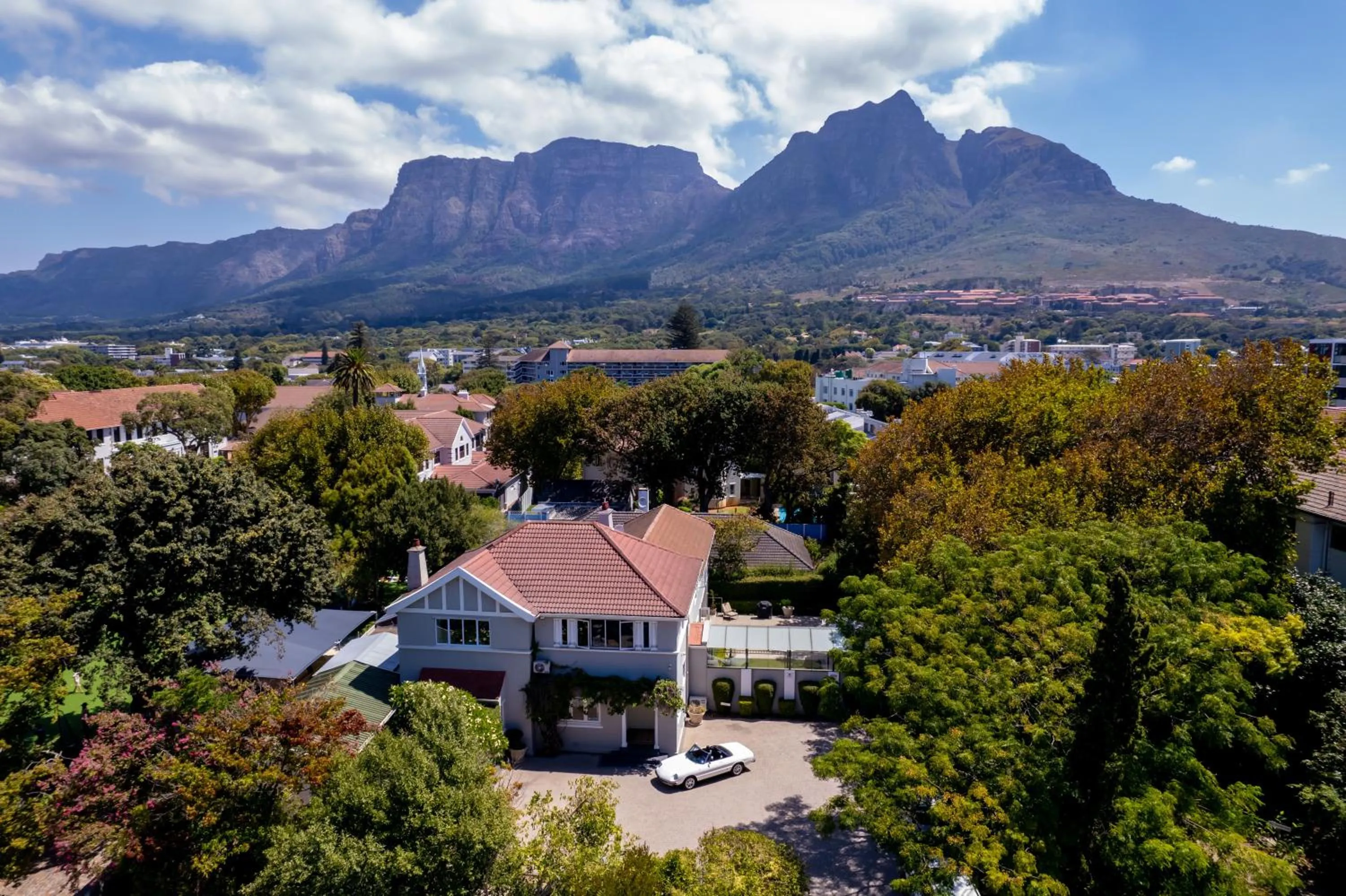 Property building in Roodenburg House