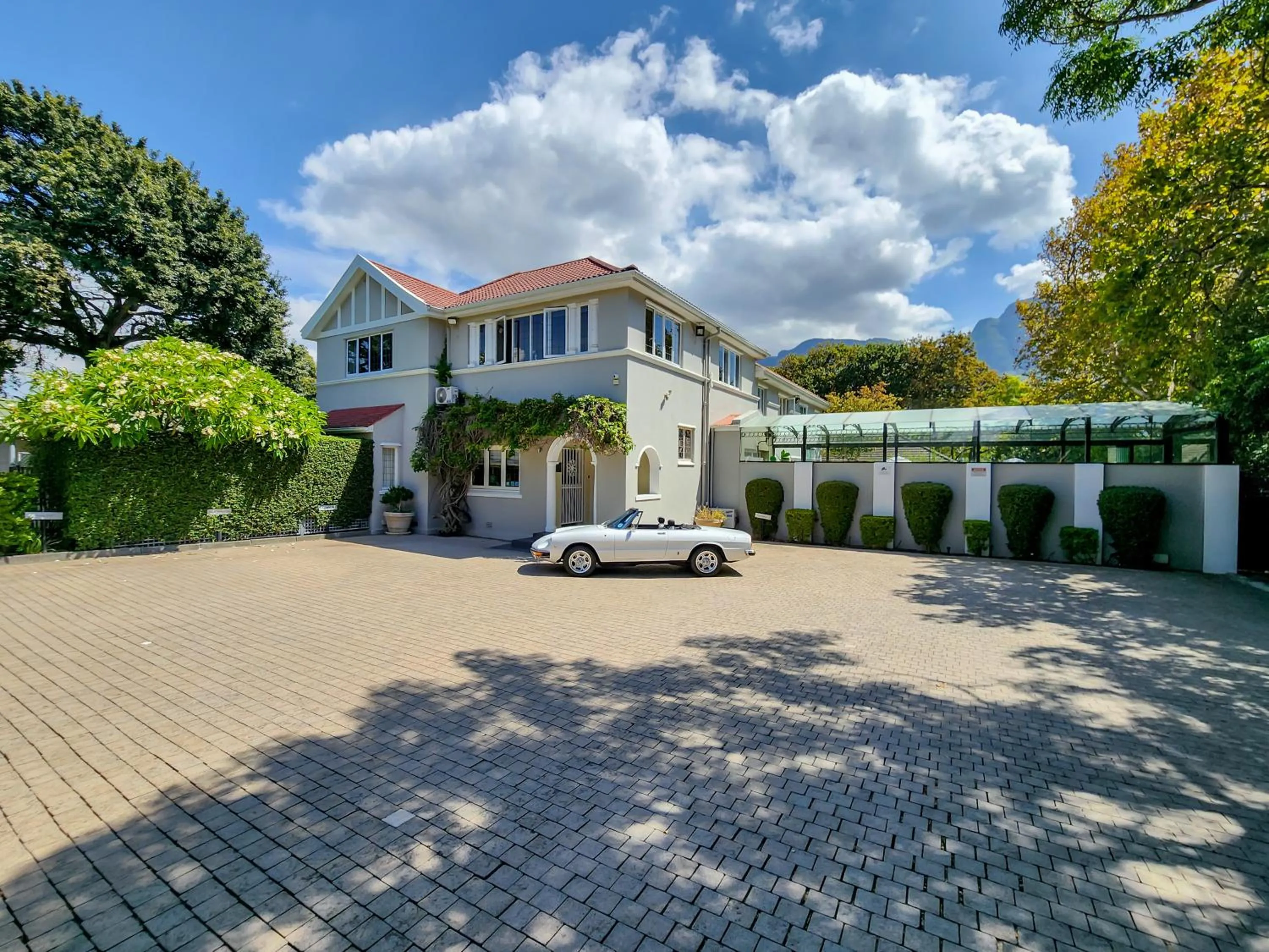 Parking in Roodenburg House