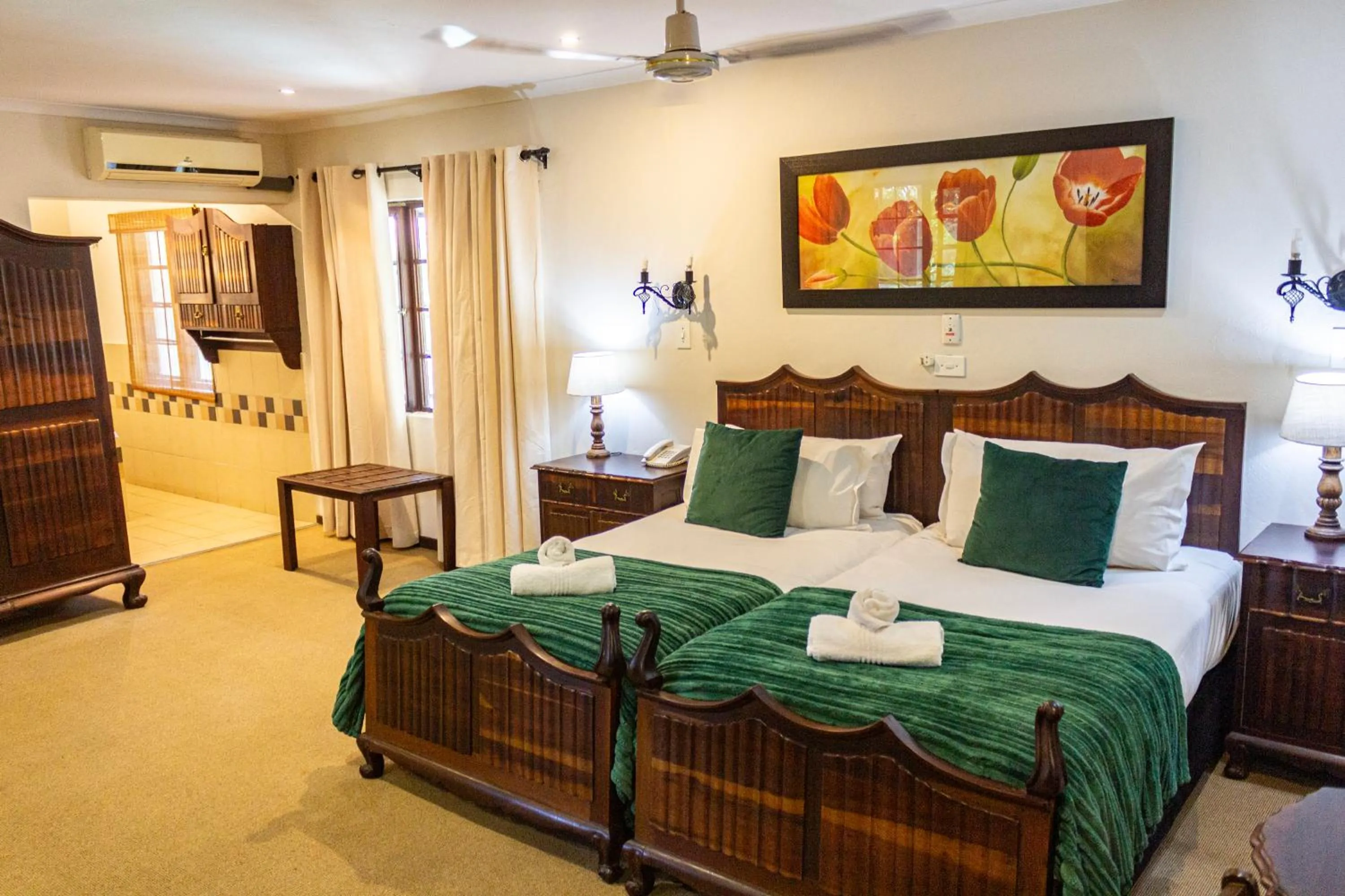 Bedroom, Bed in Hotel Numbi & Garden Suites