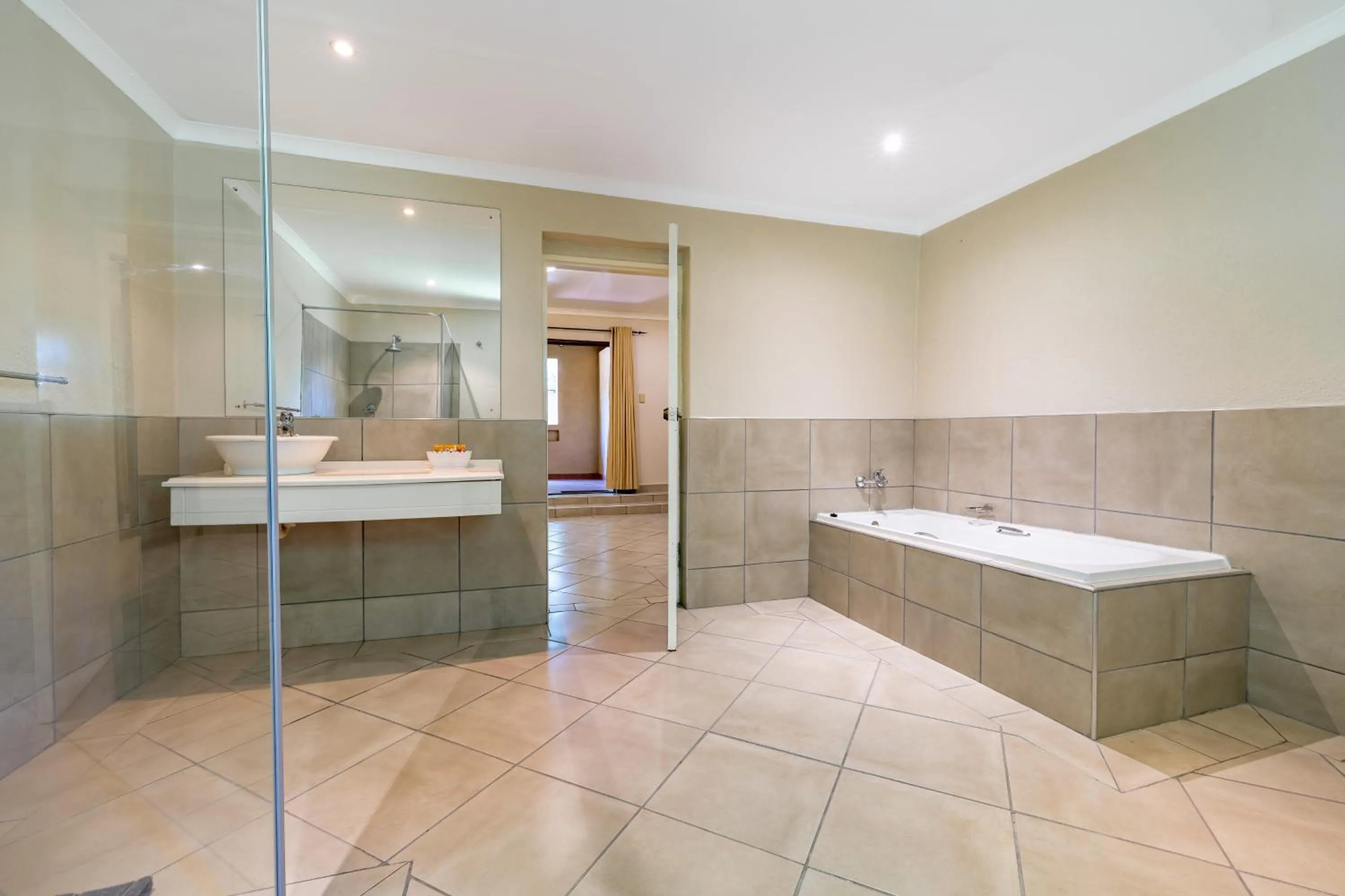 Bathroom in Hotel Numbi & Garden Suites