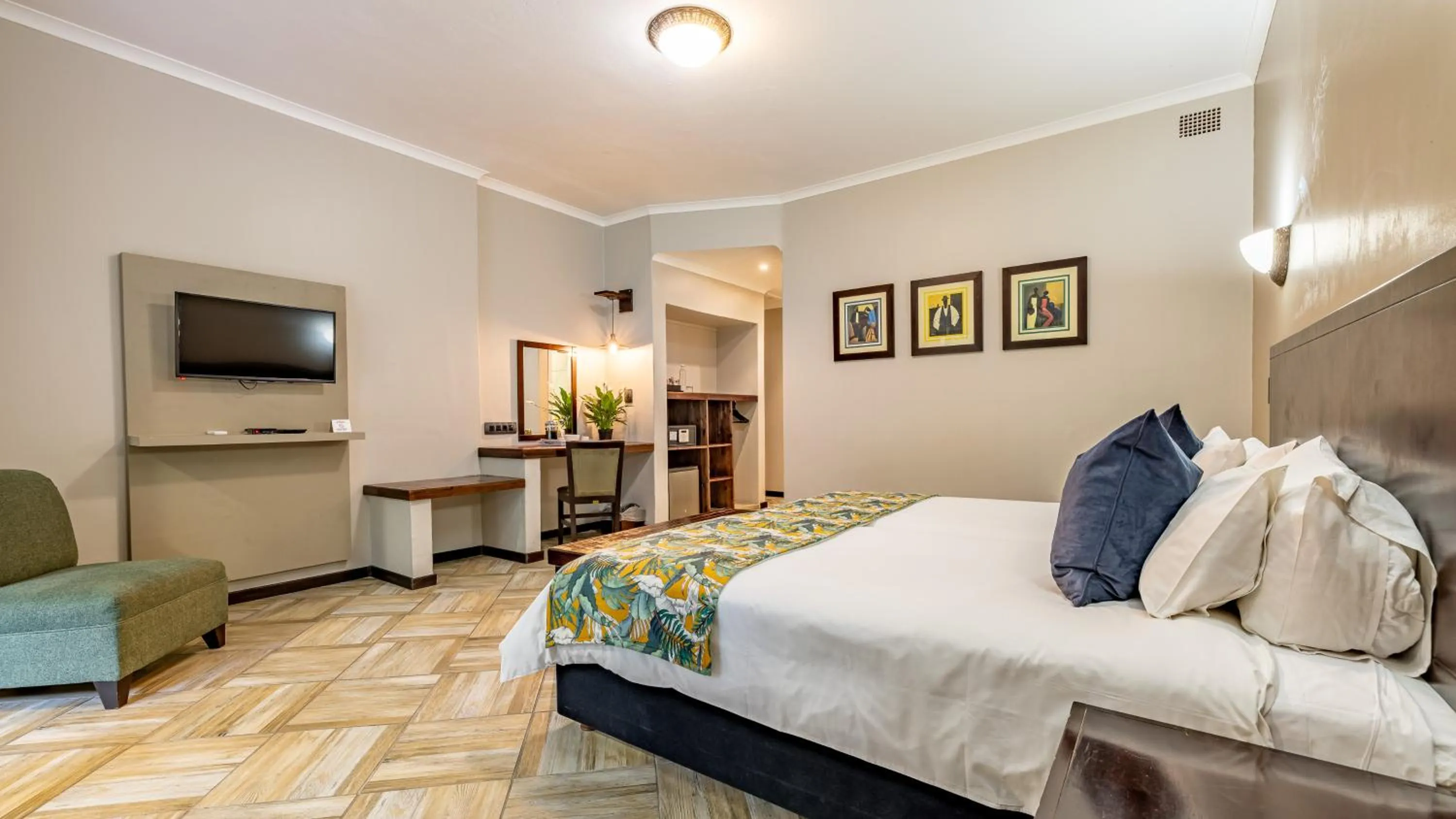 Photo of the whole room, Bed in Hotel Numbi & Garden Suites