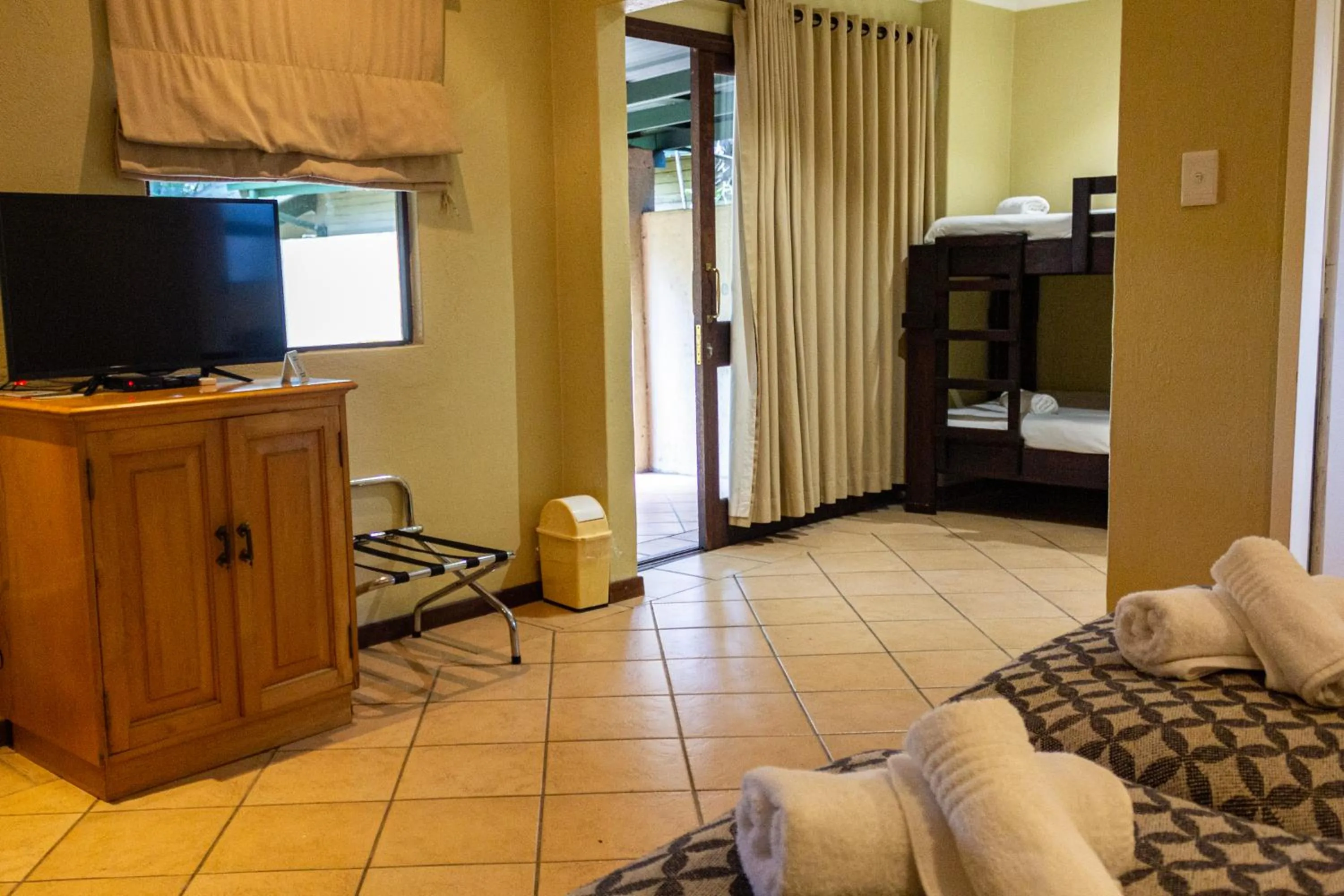 Bedroom, Bed in Hotel Numbi & Garden Suites