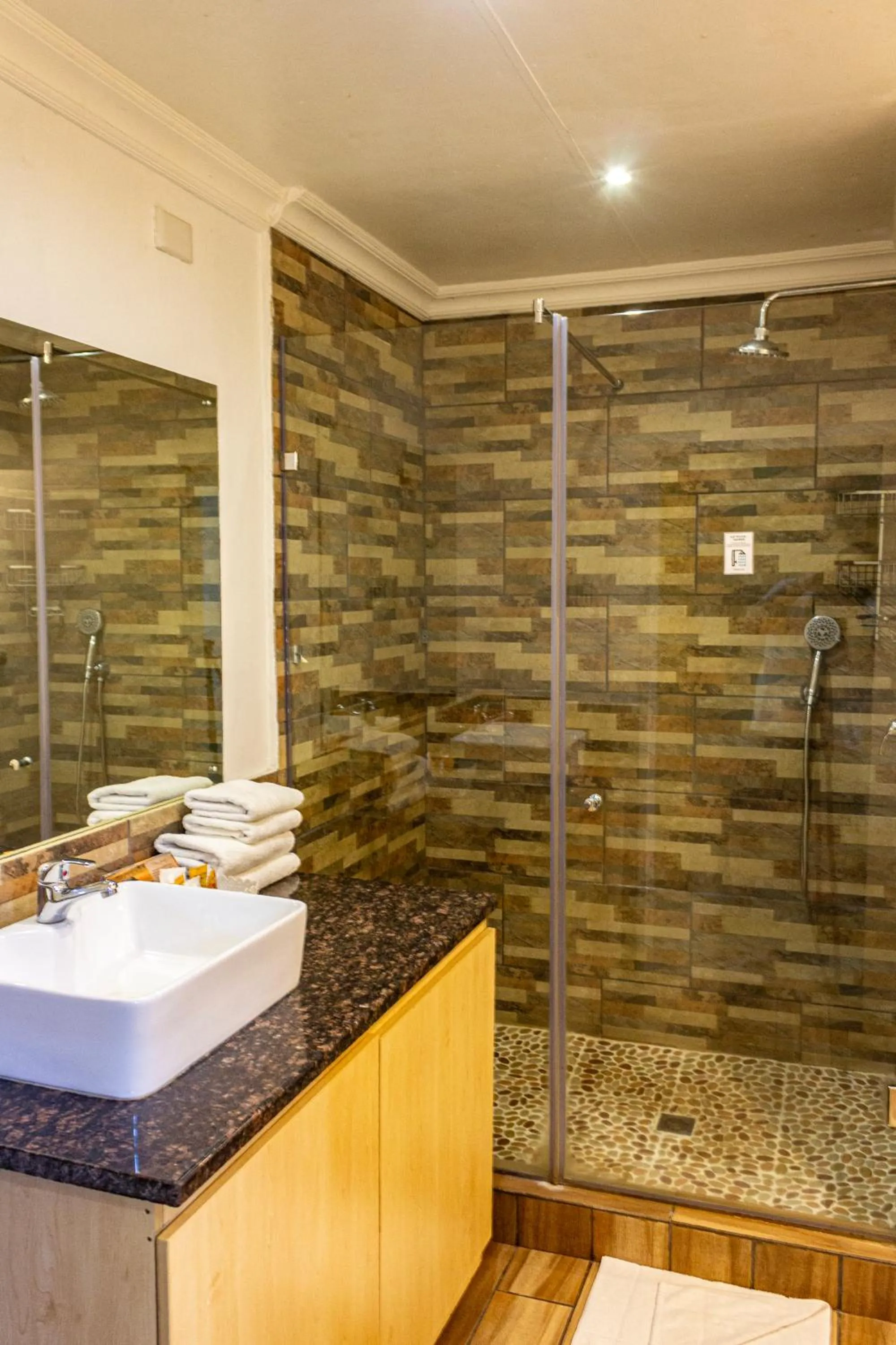 Bathroom in Hotel Numbi & Garden Suites