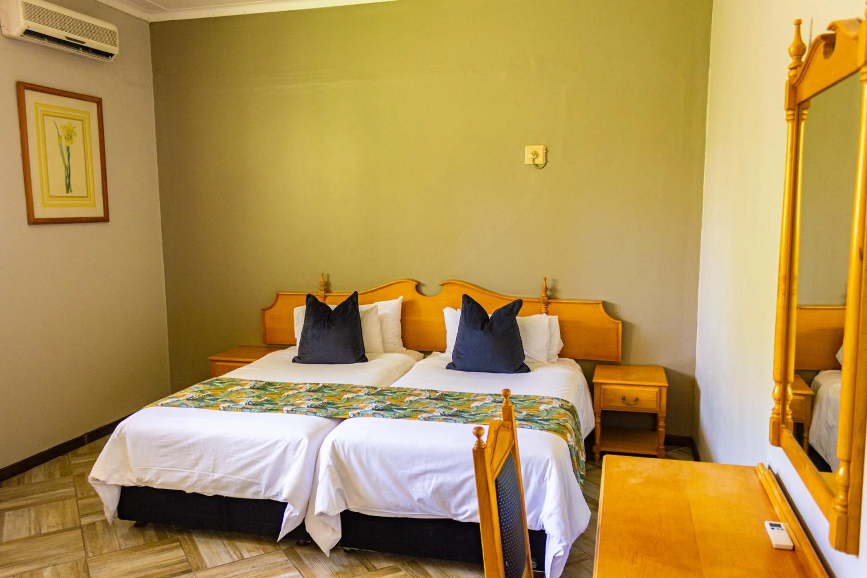 Bedroom, Bed in Hotel Numbi & Garden Suites