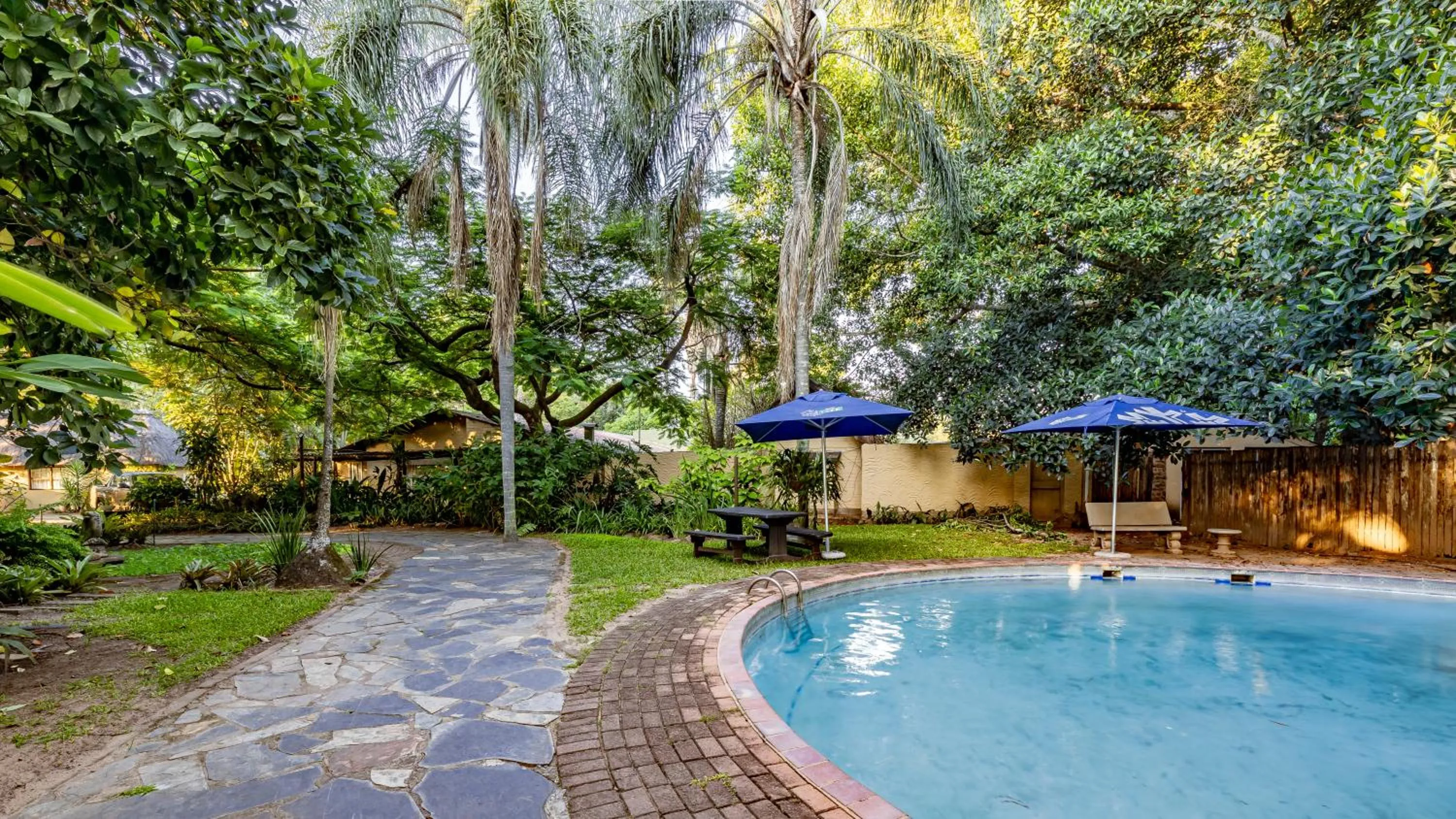 Swimming pool in Hotel Numbi & Garden Suites