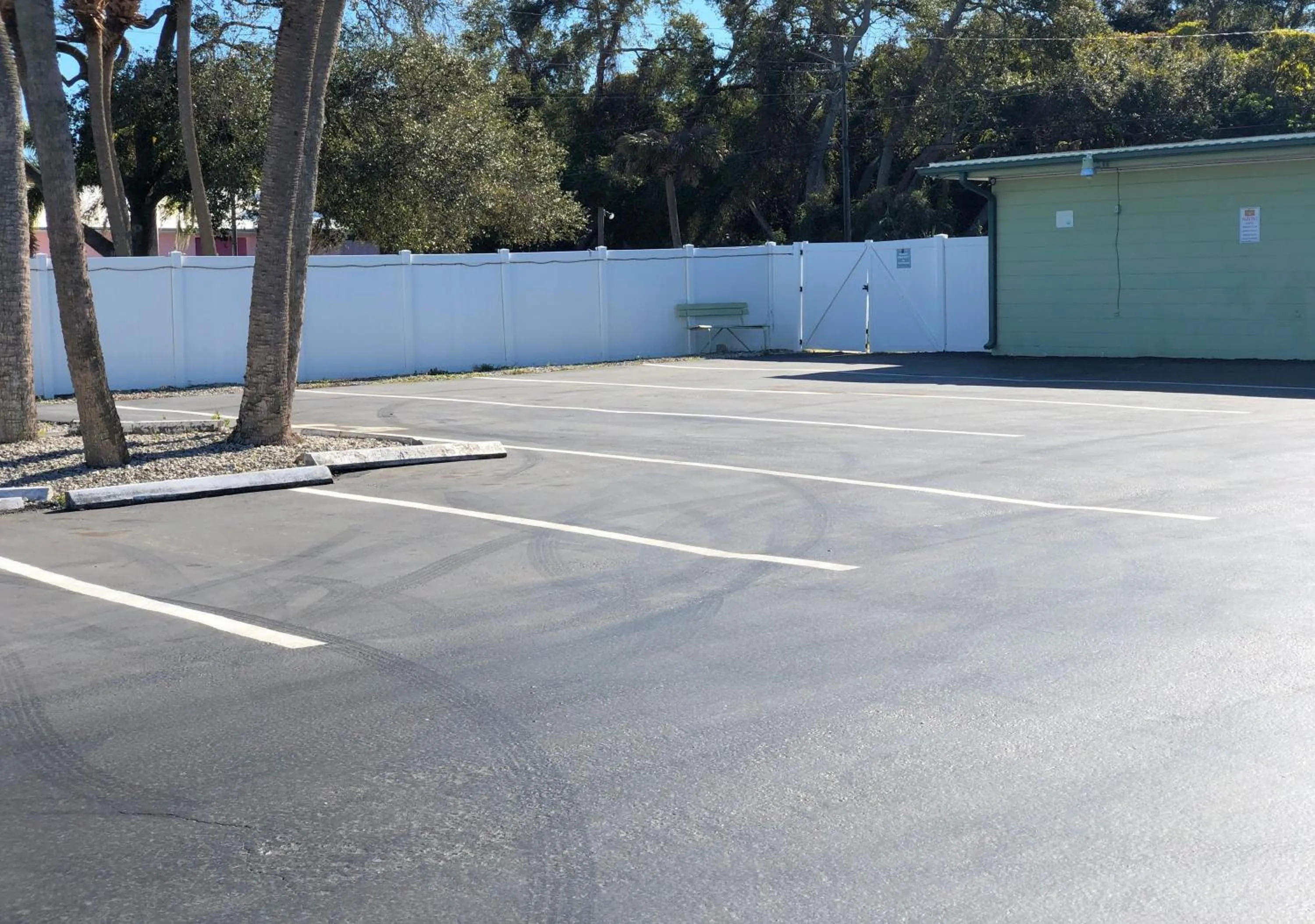 Parking in Sunshine Inn & Suites Venice, Florida