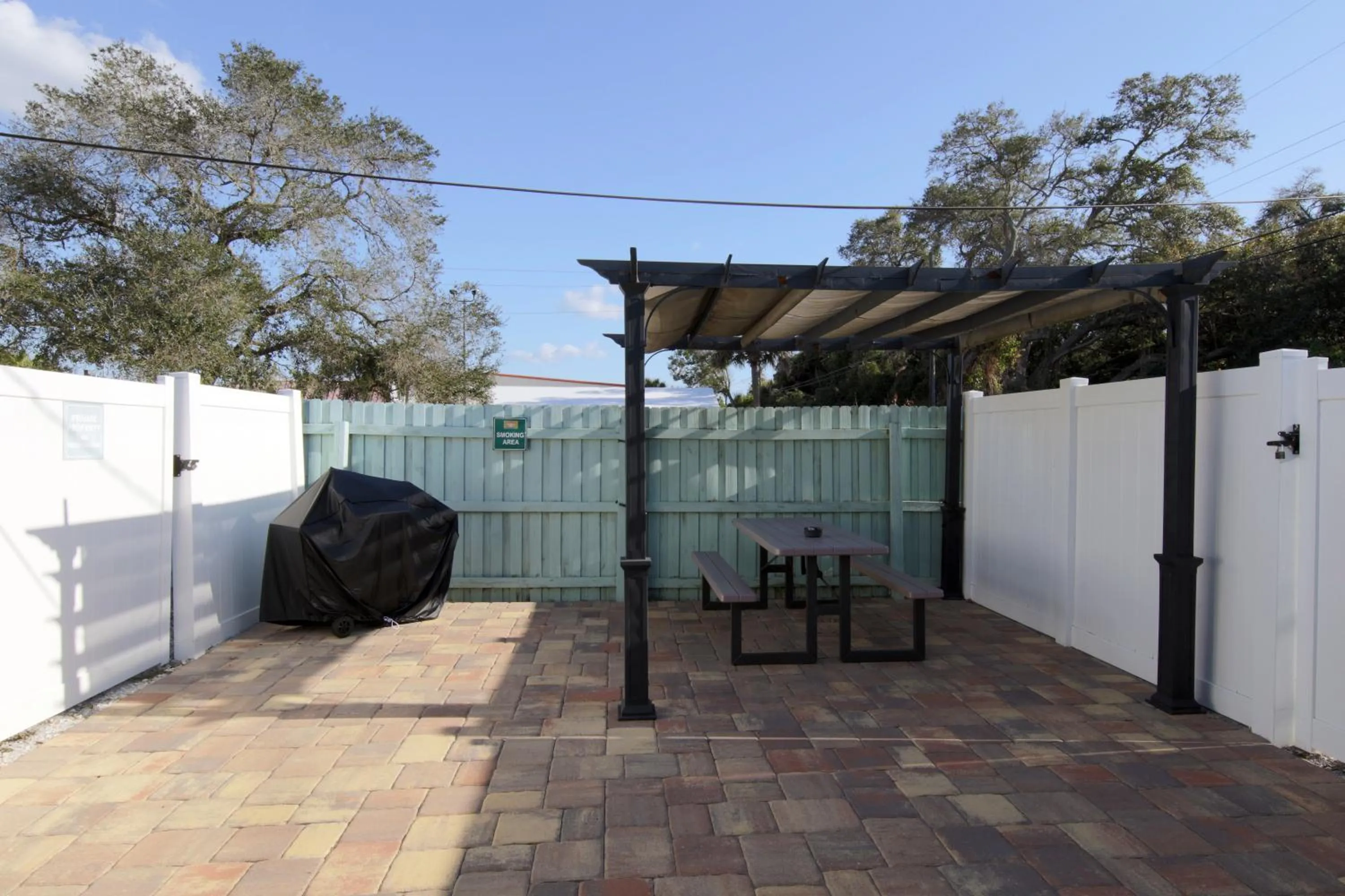 Patio in Sunshine Inn & Suites Venice, Florida