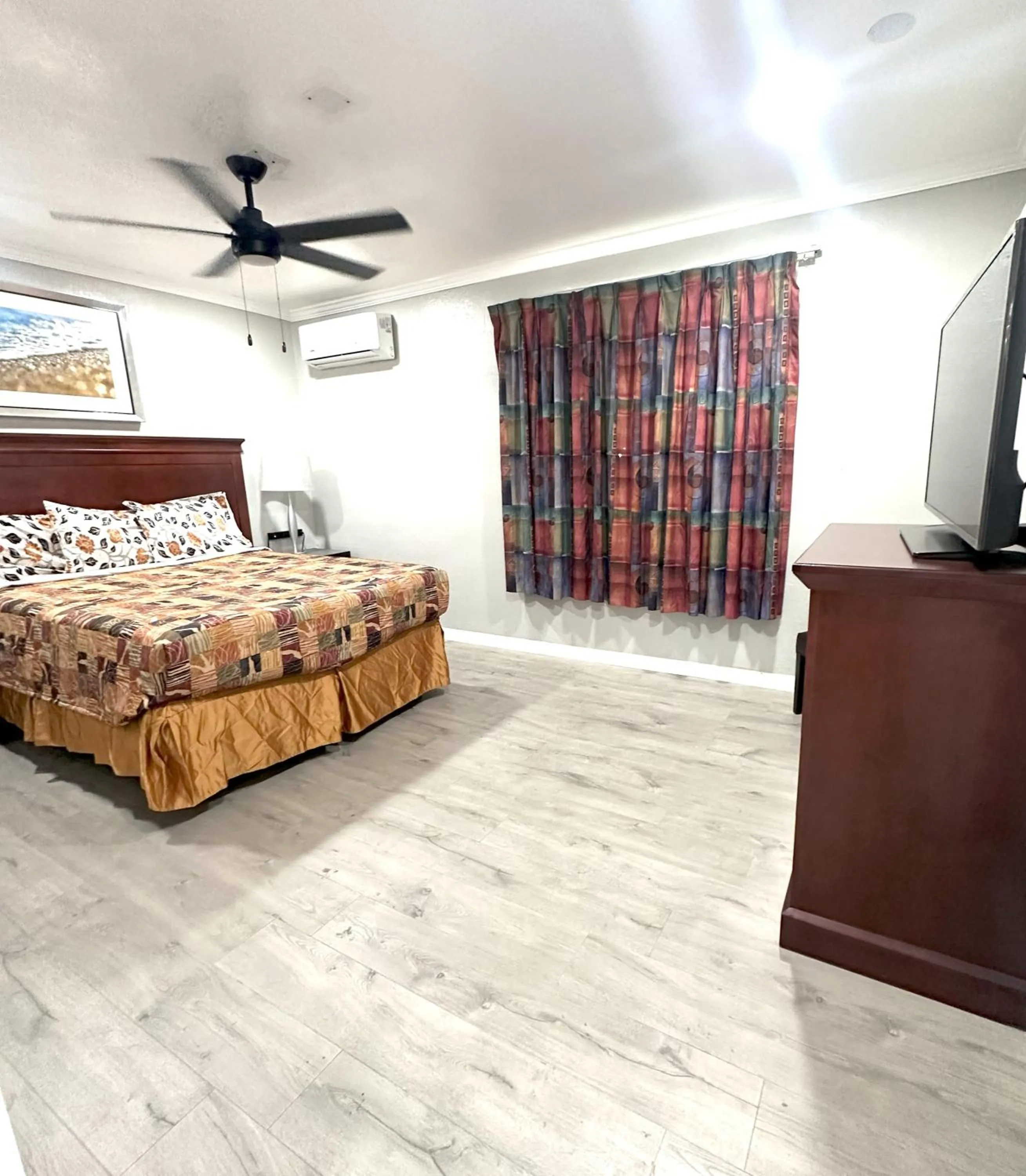 Bed in Sunshine Inn & Suites Venice, Florida