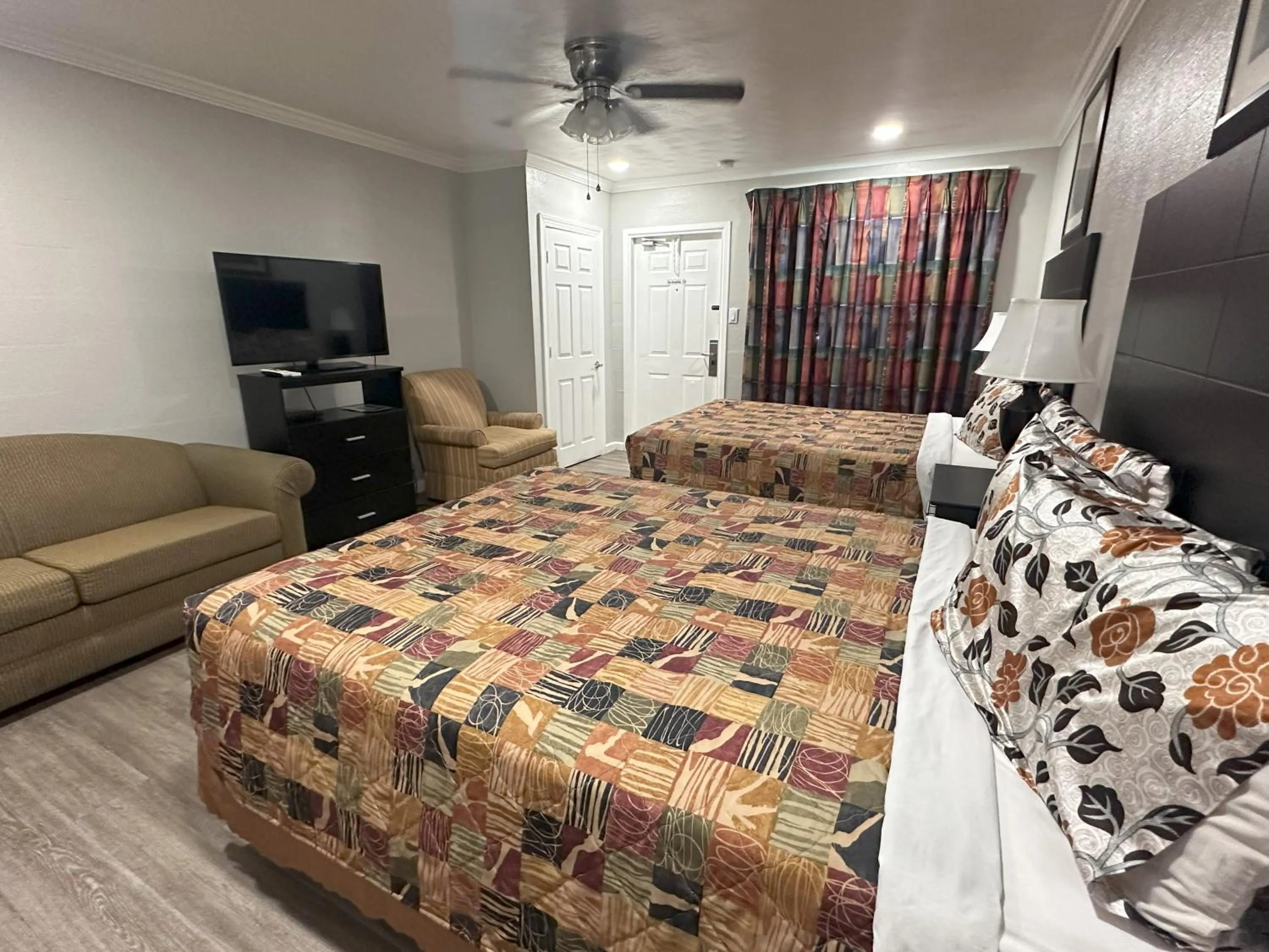 Bed in Sunshine Inn & Suites Venice, Florida