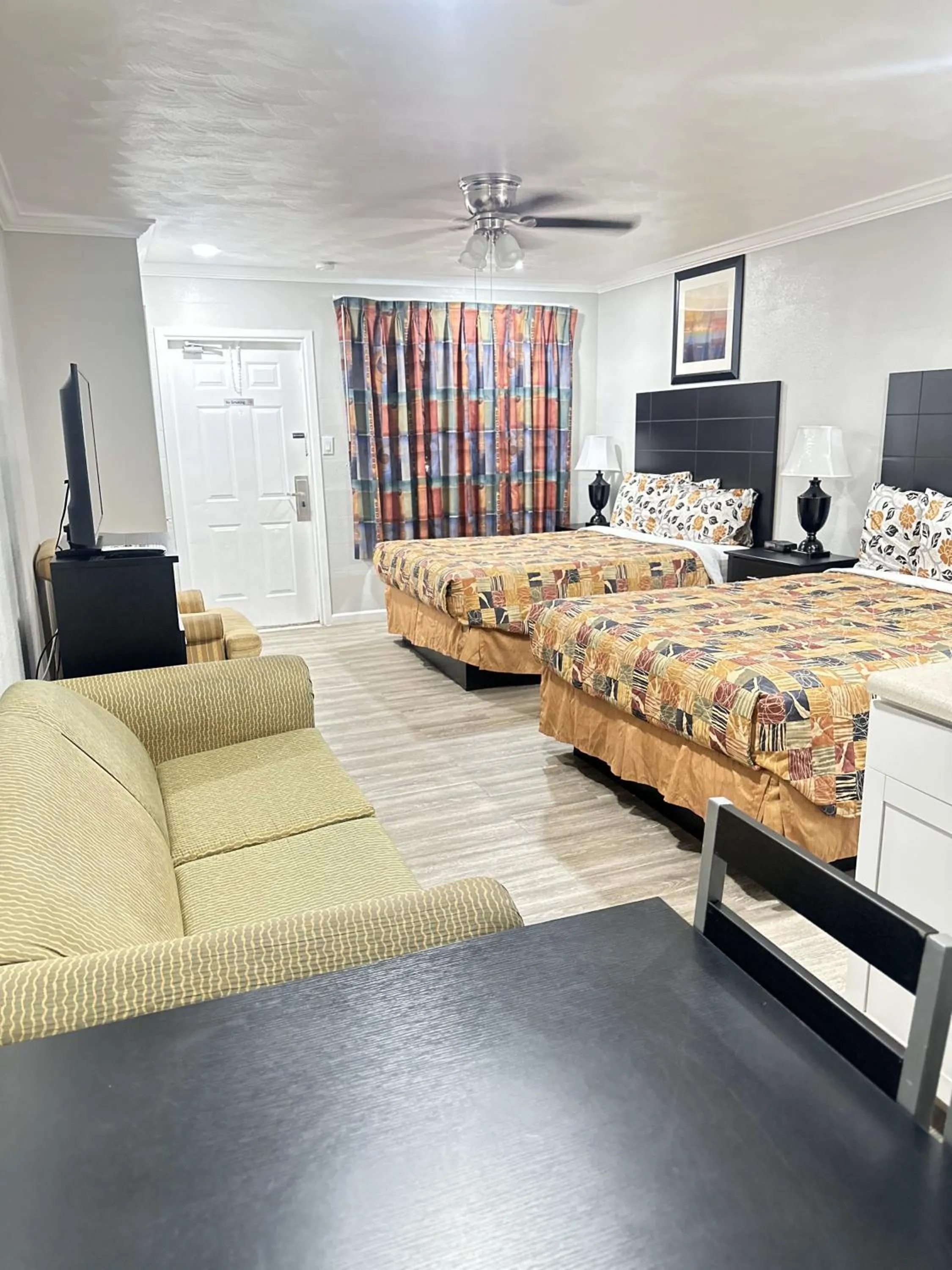 Bed in Sunshine Inn & Suites Venice, Florida