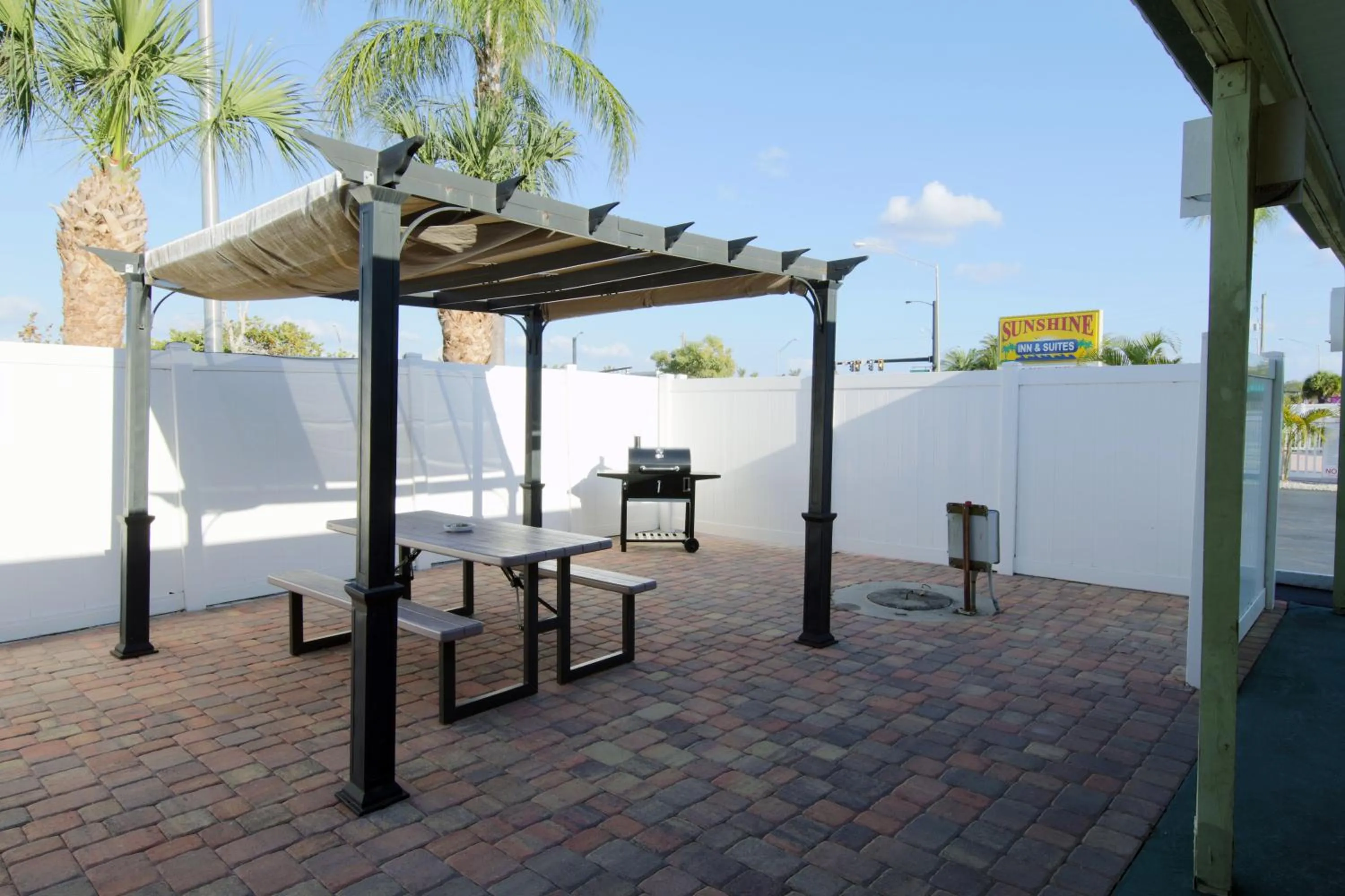 Patio in Sunshine Inn & Suites Venice, Florida