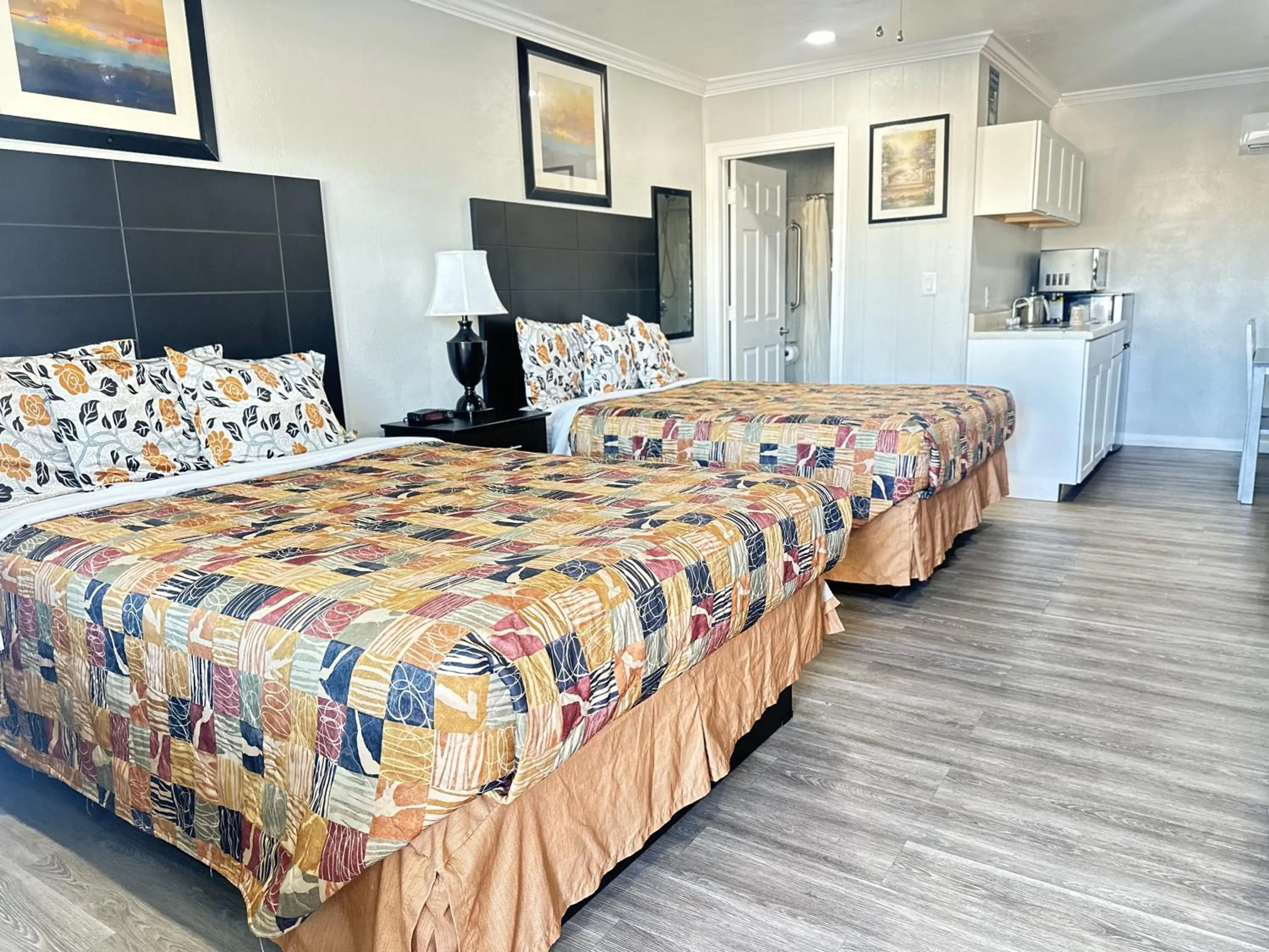 Bed in Sunshine Inn & Suites Venice, Florida