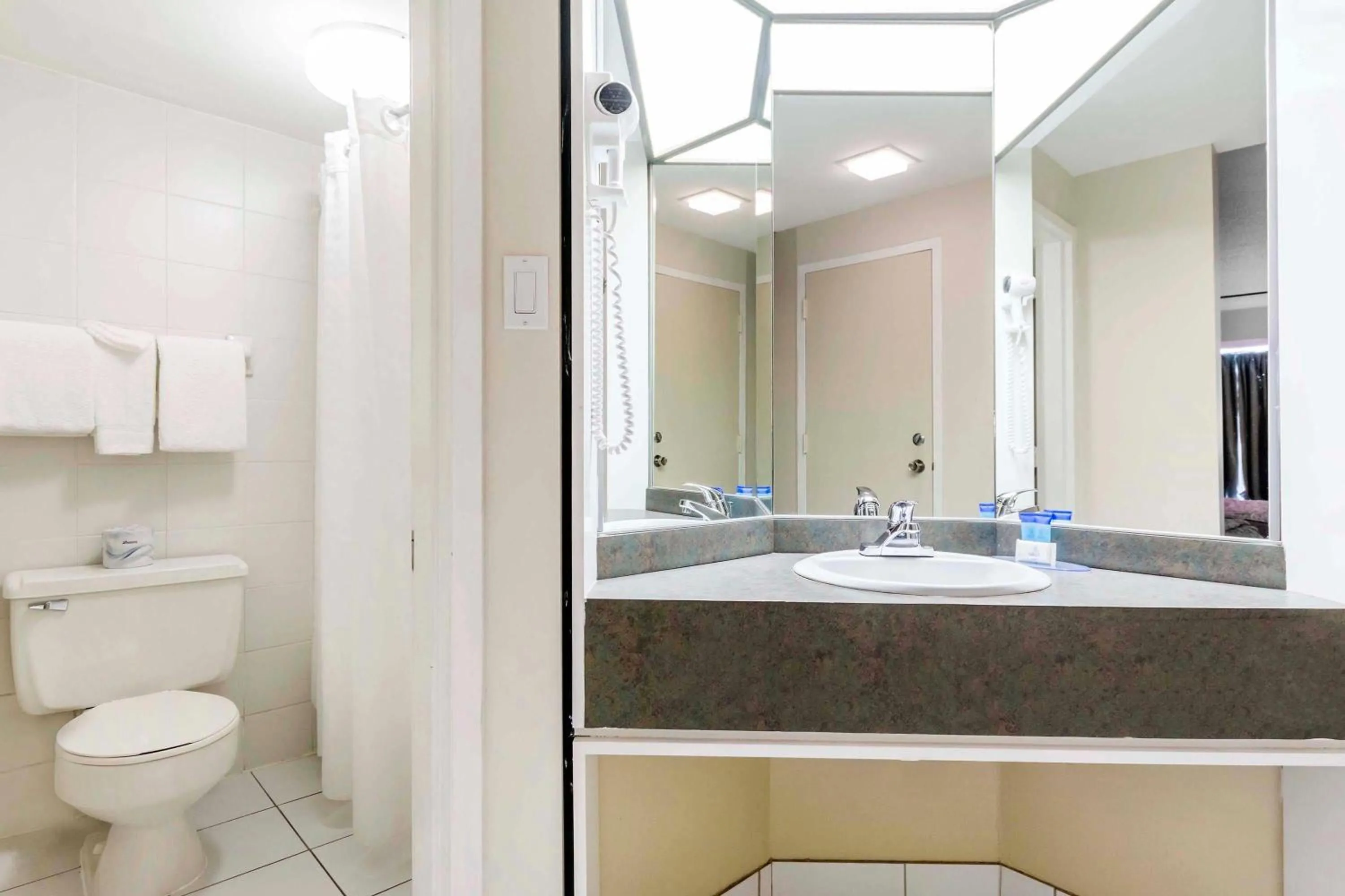 Bathroom in Travelodge by Wyndham Trois-Rivieres