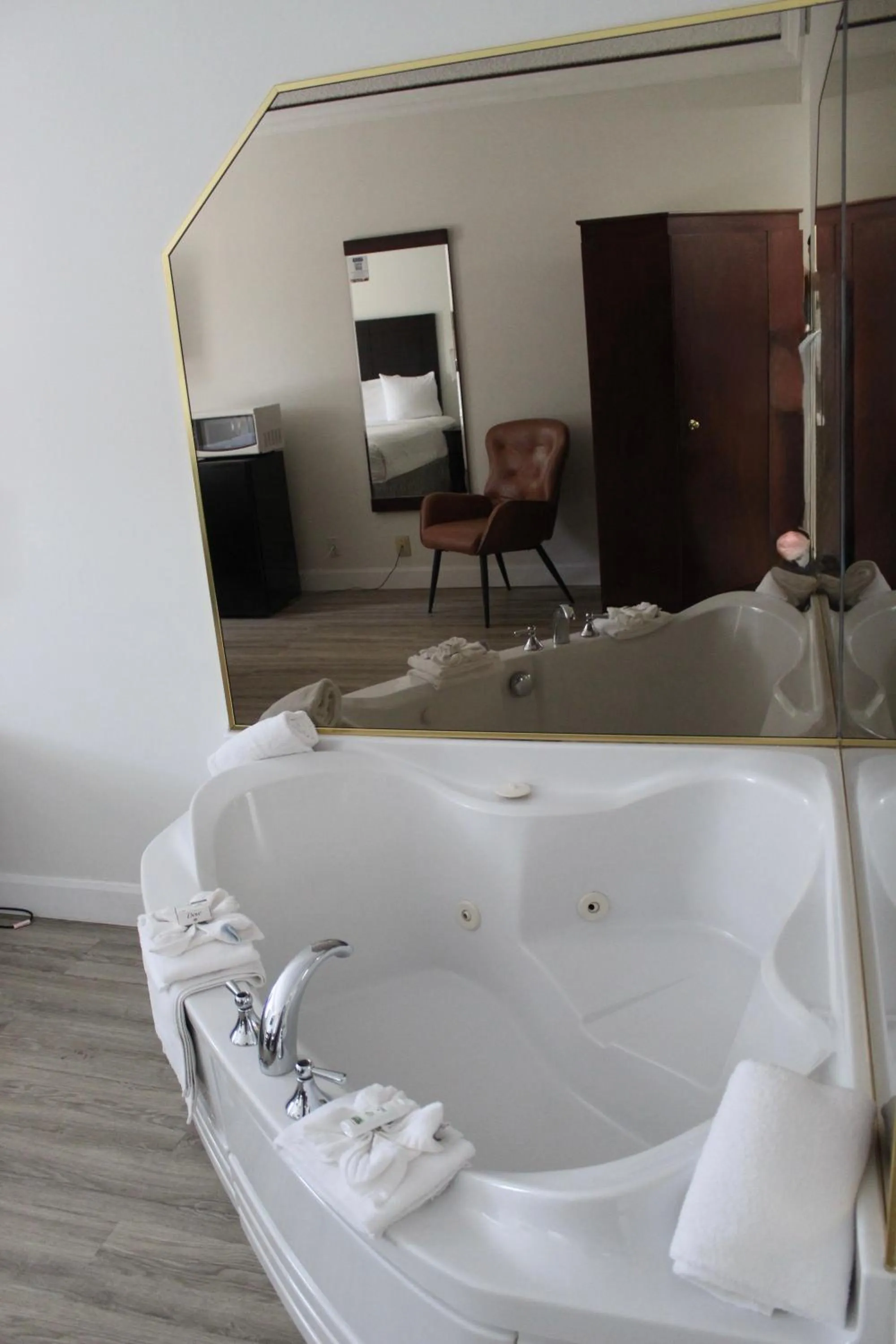 Bath in Travelodge by Wyndham Trois-Rivieres