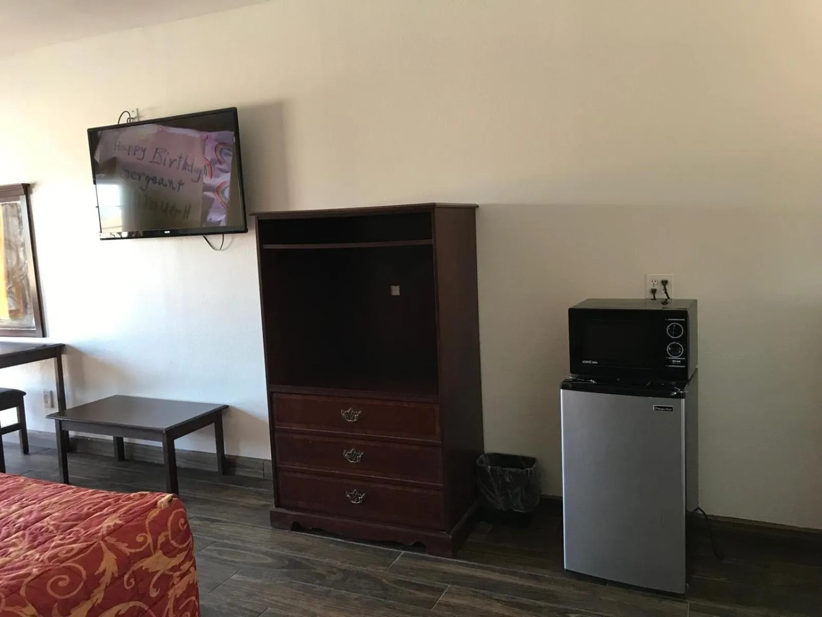 TV and multimedia in Texas Inn & Suites
