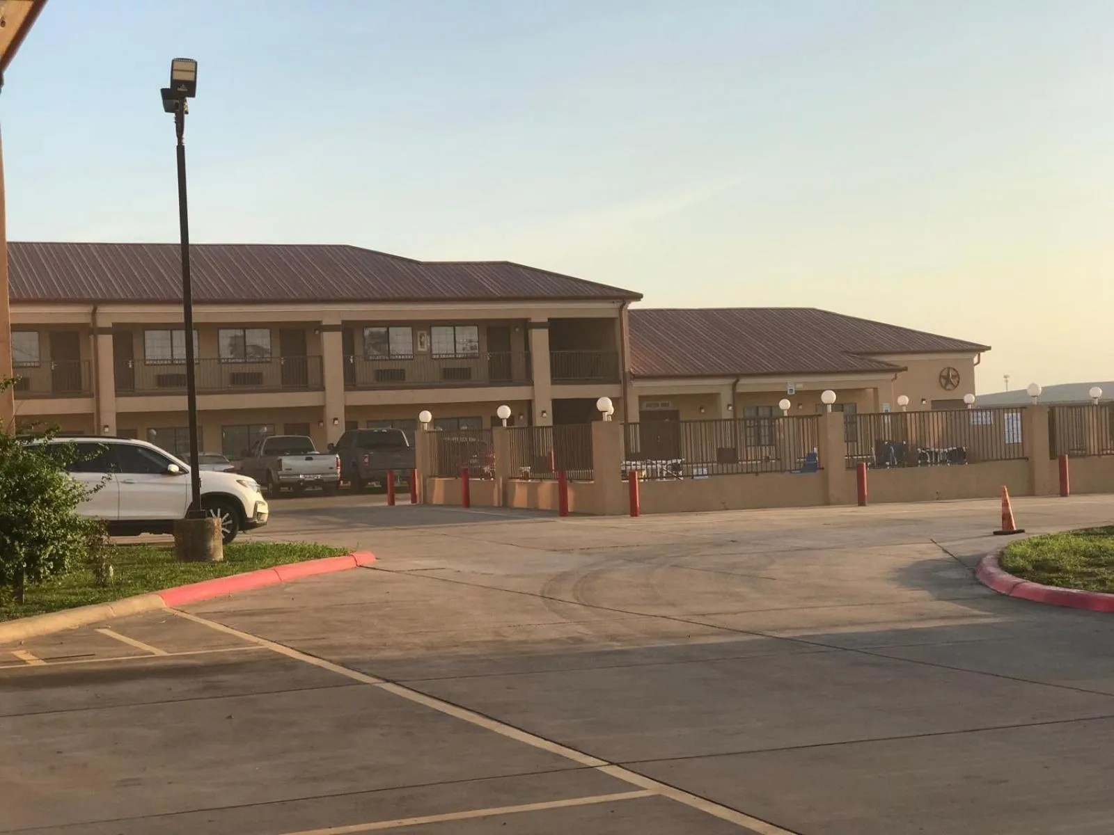 Property building in Texas Inn & Suites