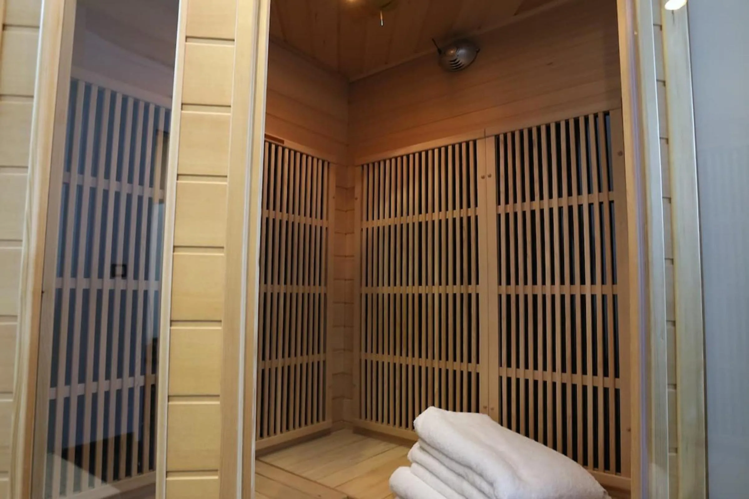 2 bd apartment with sauna in the center of Annecy