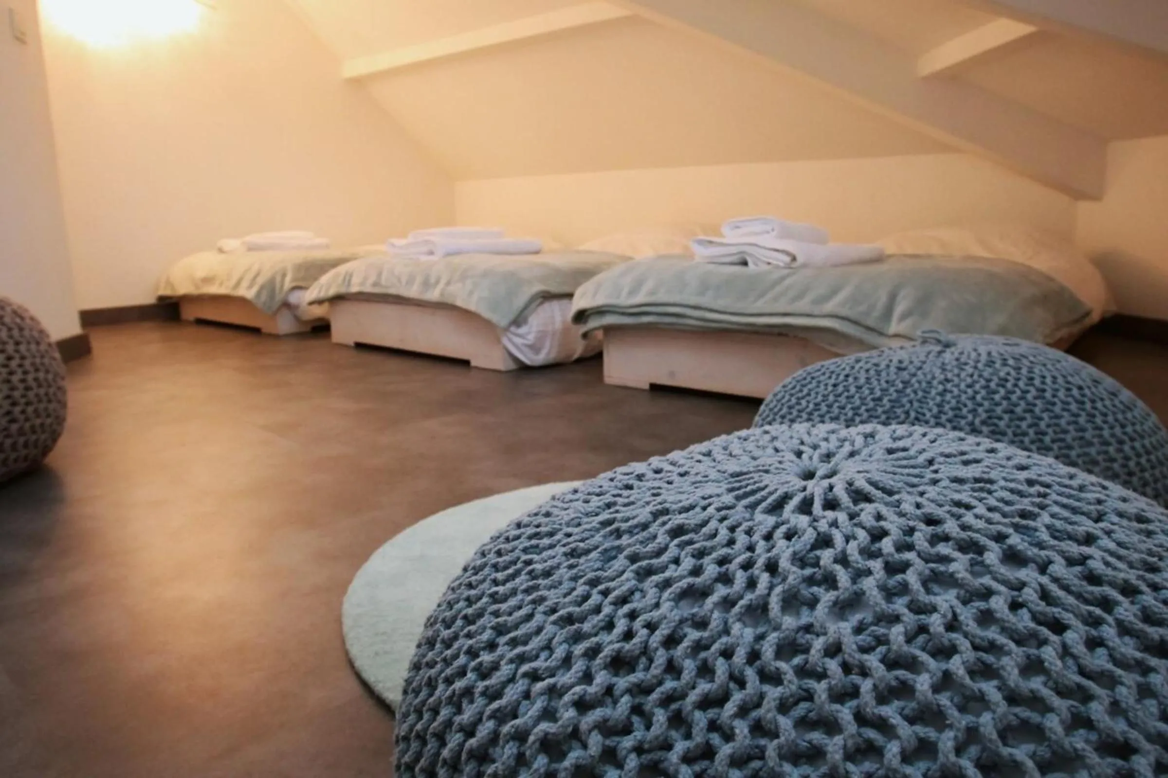 Bed in 2 bd apartment with sauna in the center of Annecy