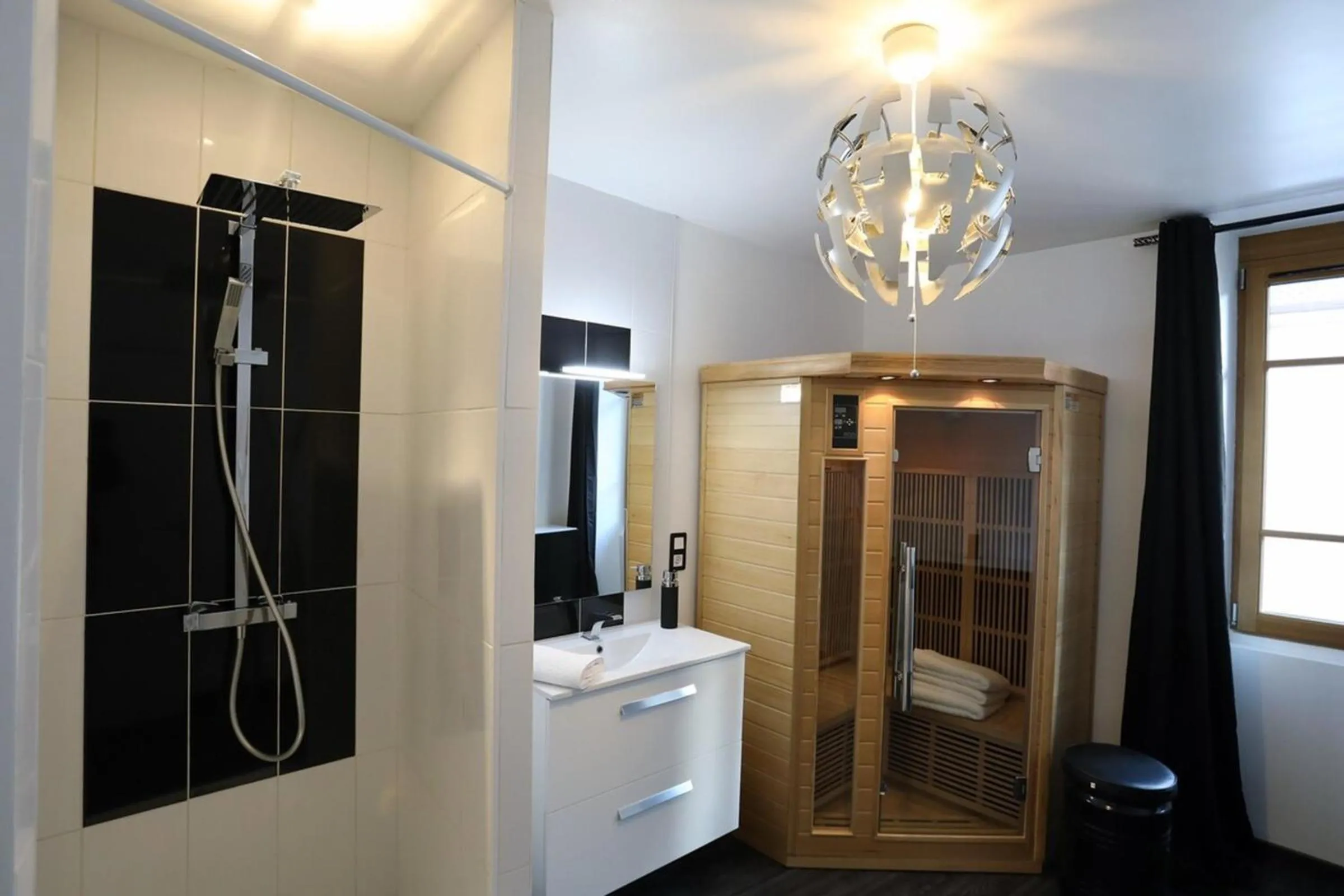 2 bd apartment with sauna in the center of Annecy