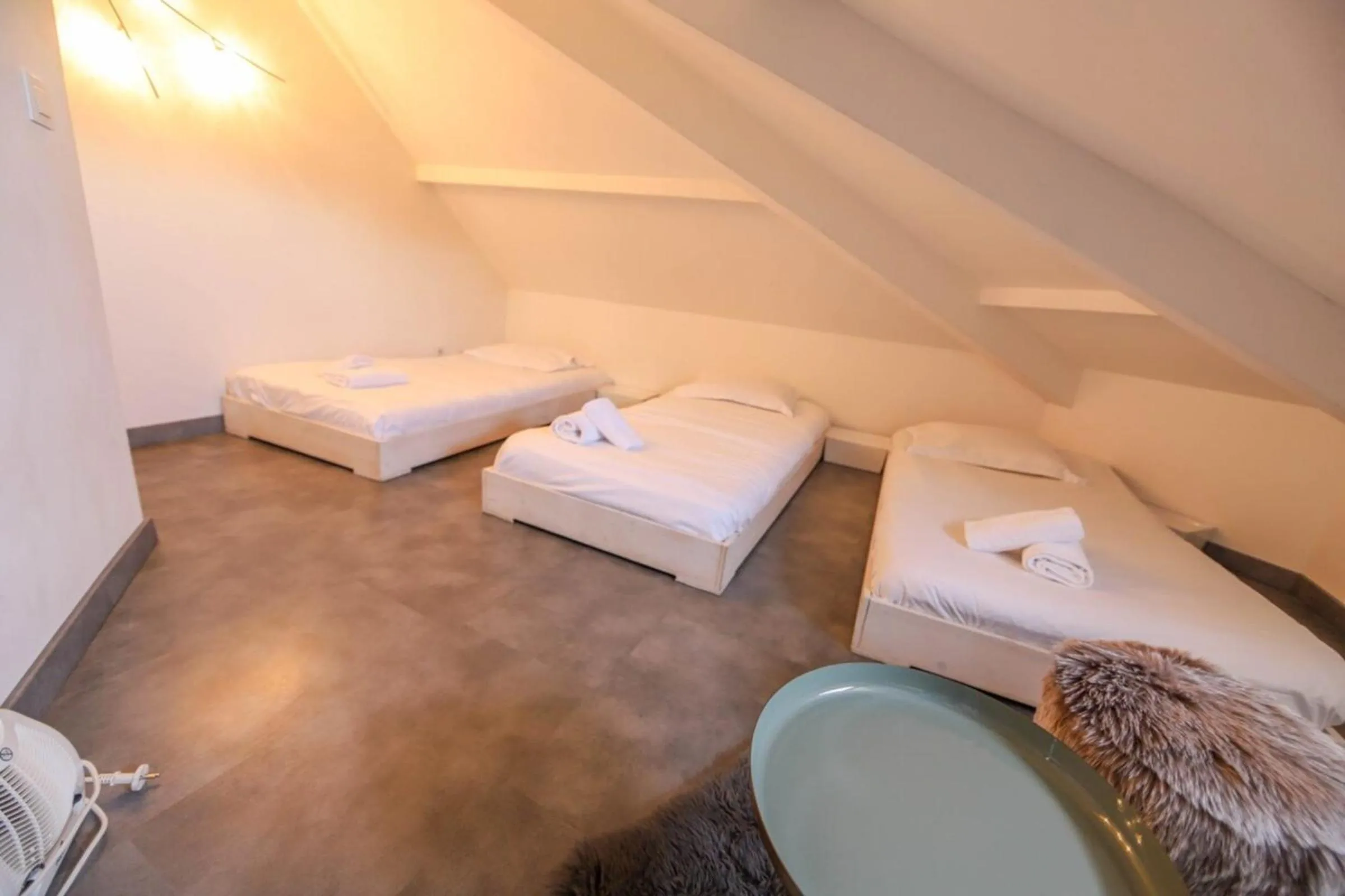 Bed in 2 bd apartment with sauna in the center of Annecy