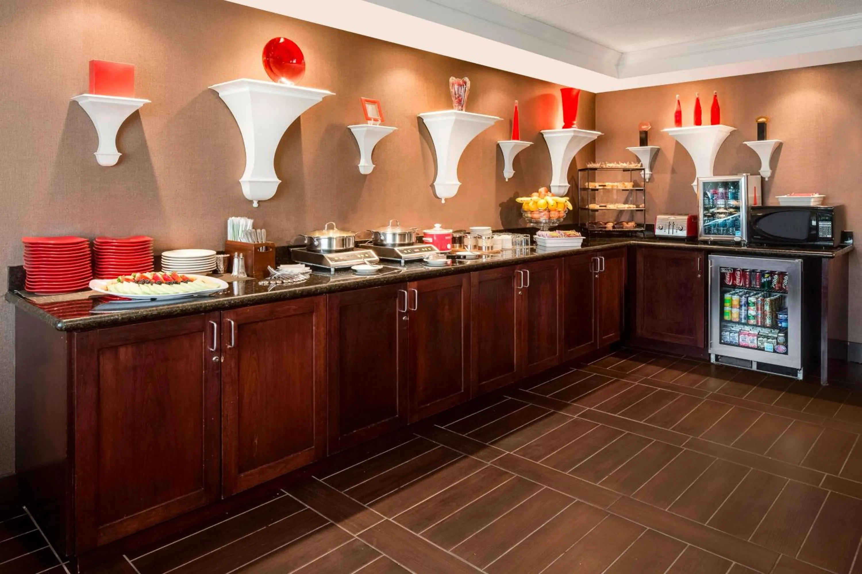 Restaurant/places to eat in Wyndham Omaha Hotel - West Dodge