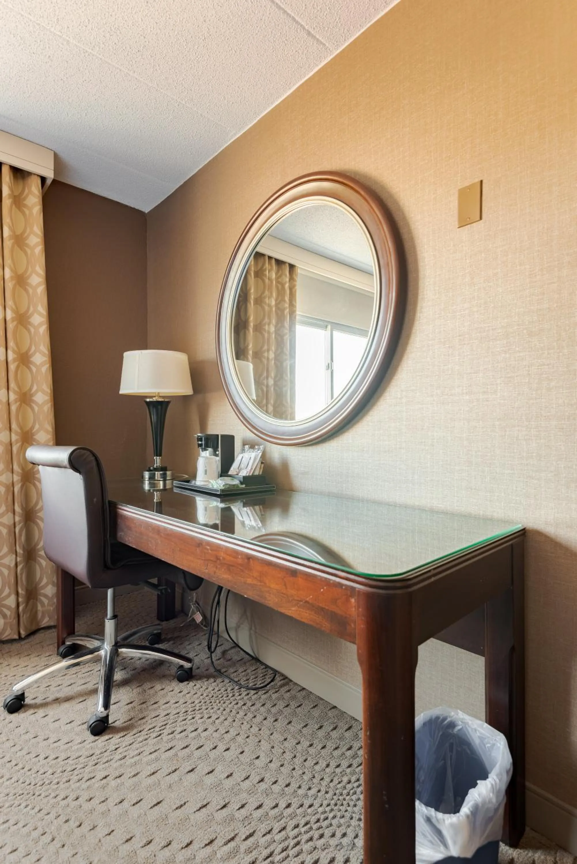 Bedroom in Wyndham Omaha Hotel - West Dodge