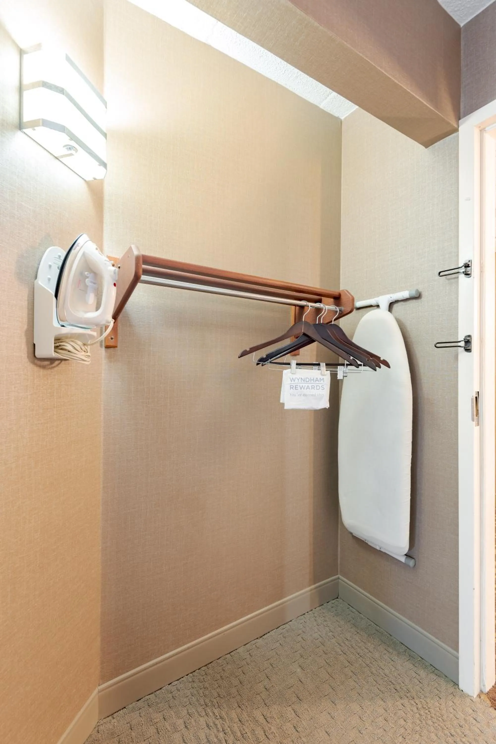 Bedroom in Wyndham Omaha Hotel - West Dodge