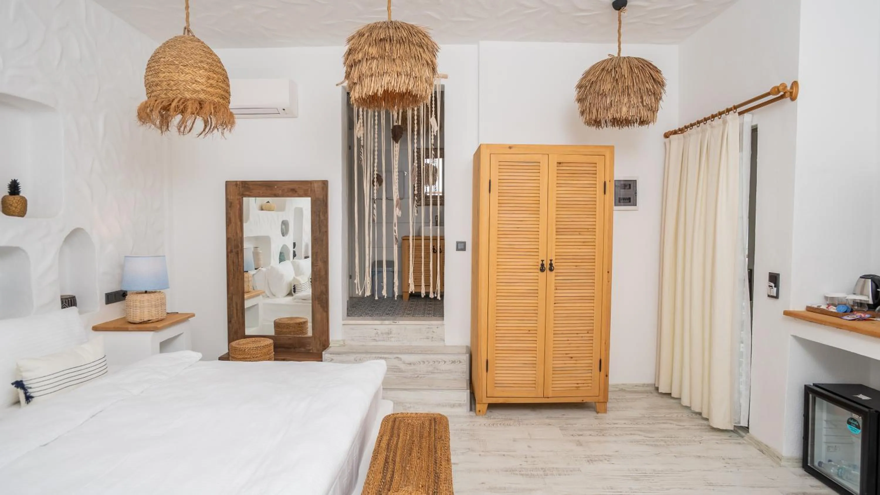 Photo of the whole room, Bed in Salonika Suites