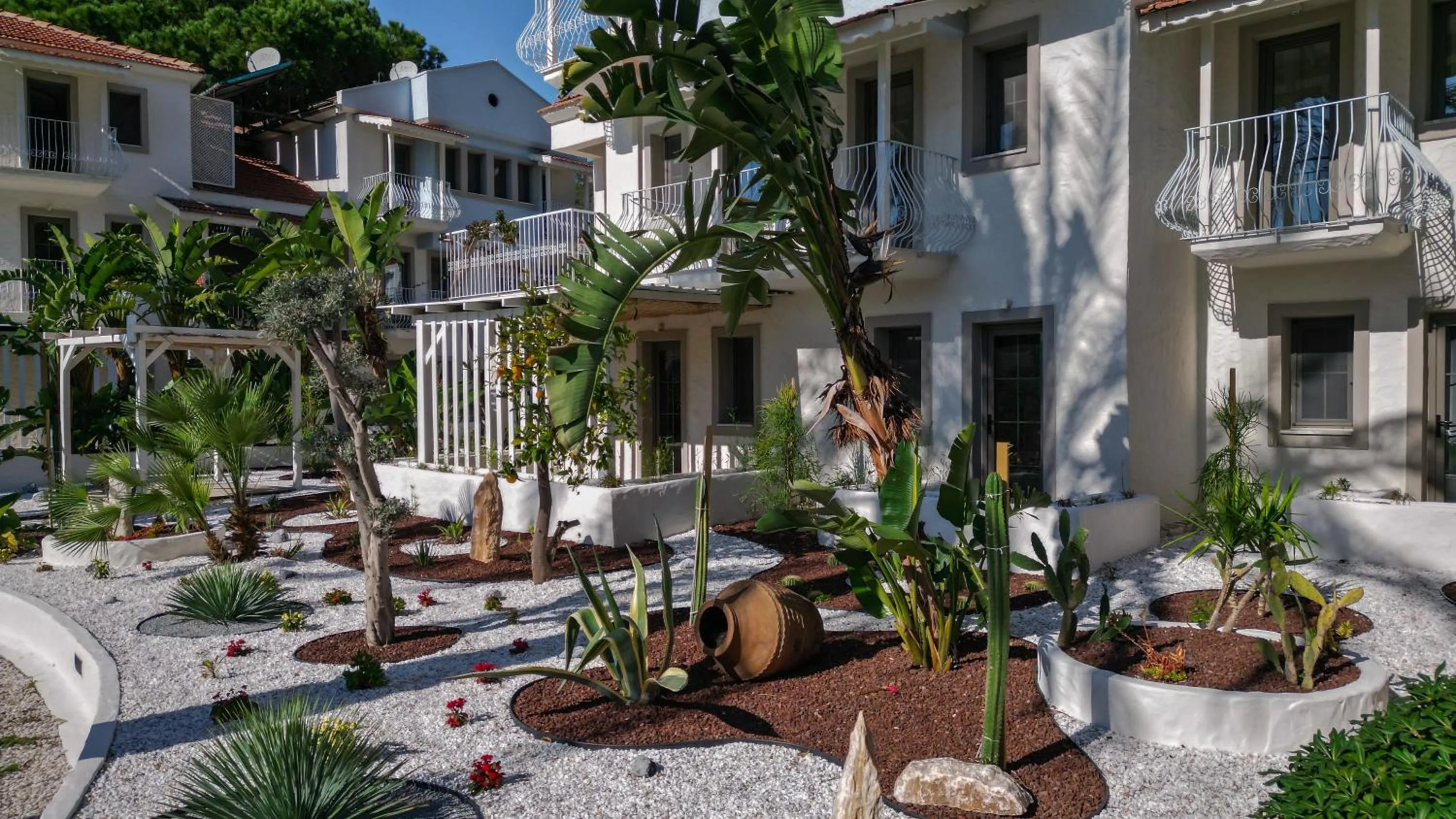 Garden in Salonika Suites