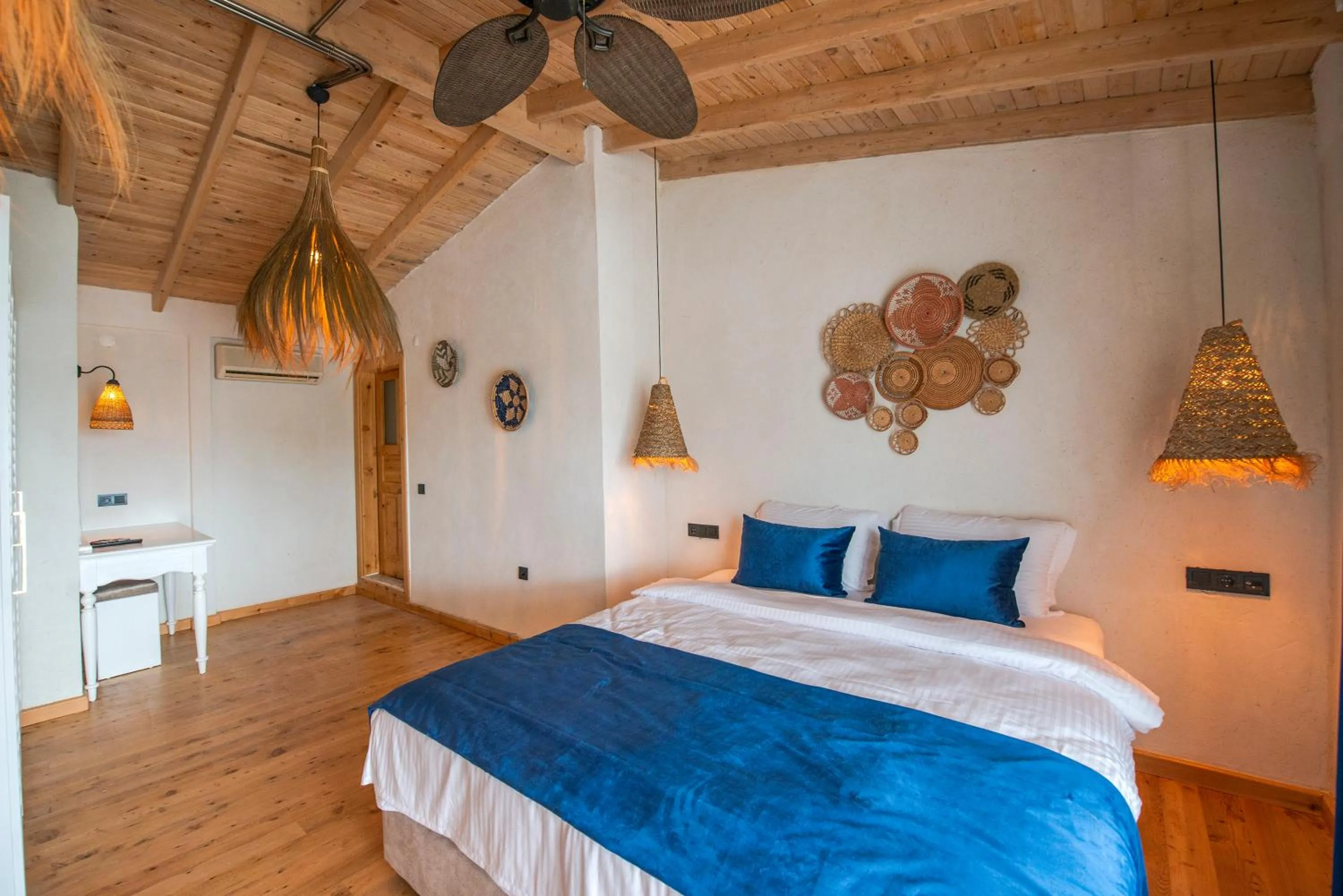 Bedroom, Bed in Salonika Suites