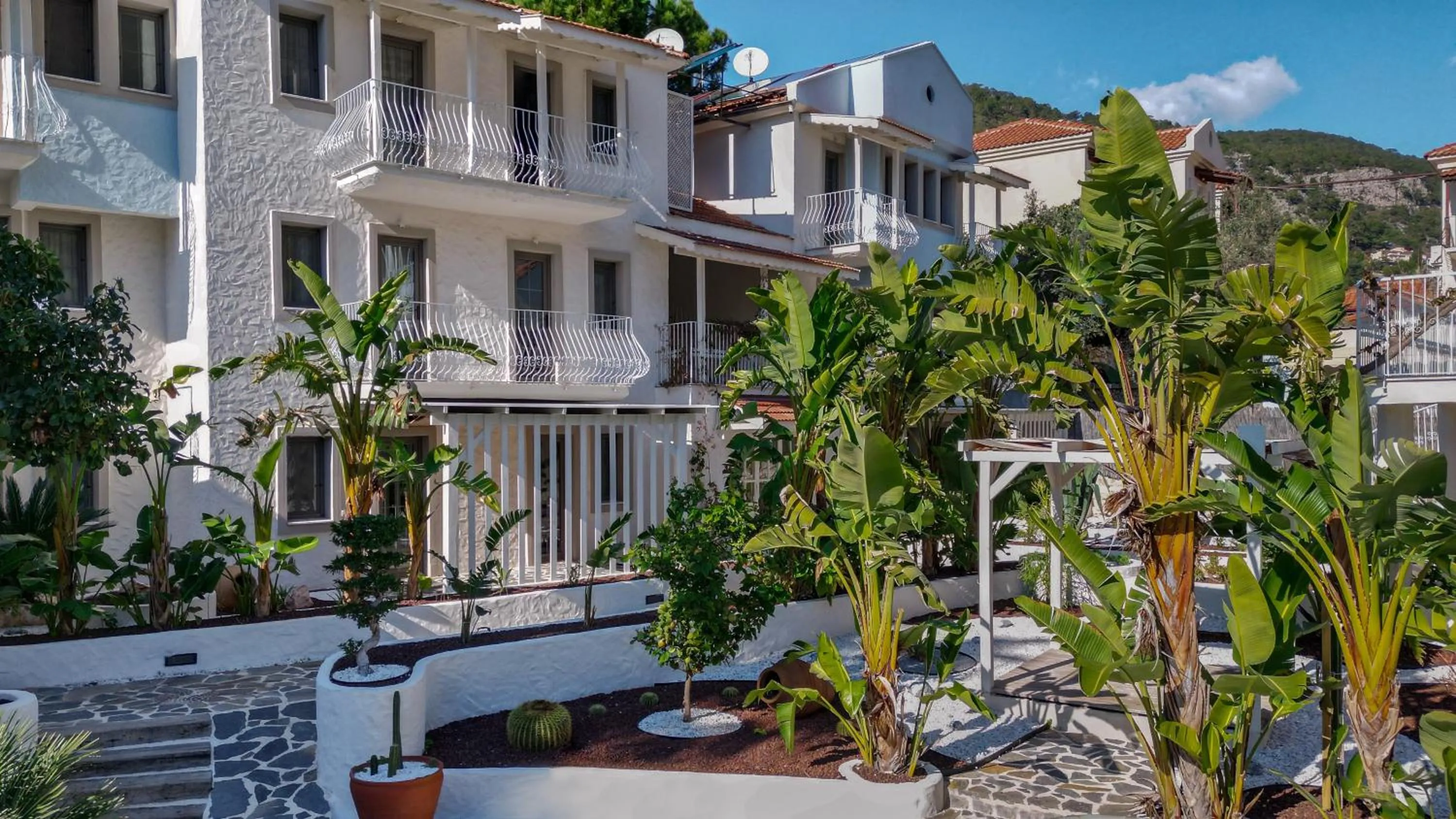 Garden in Salonika Suites