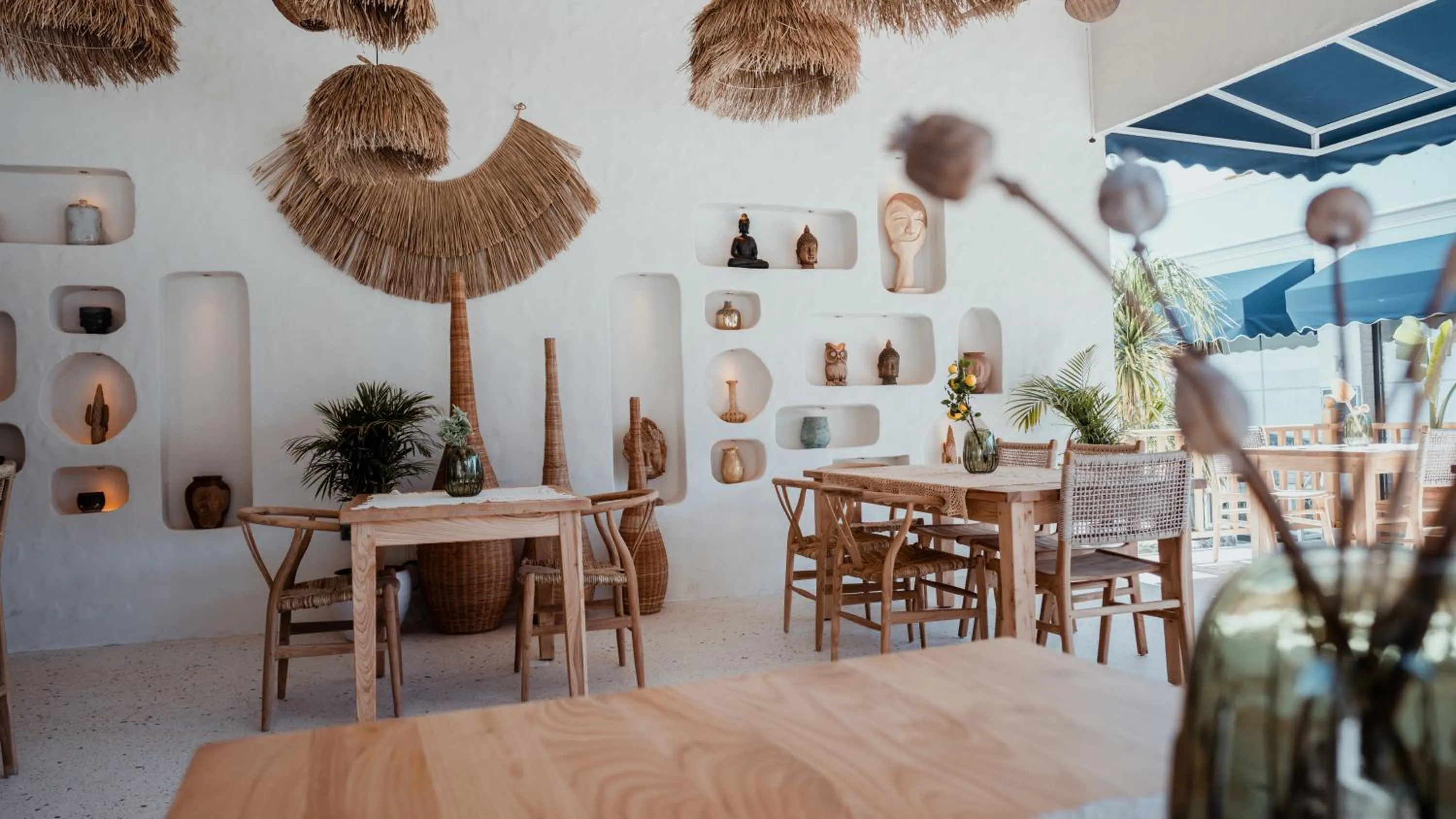 Restaurant/places to eat in Salonika Suites