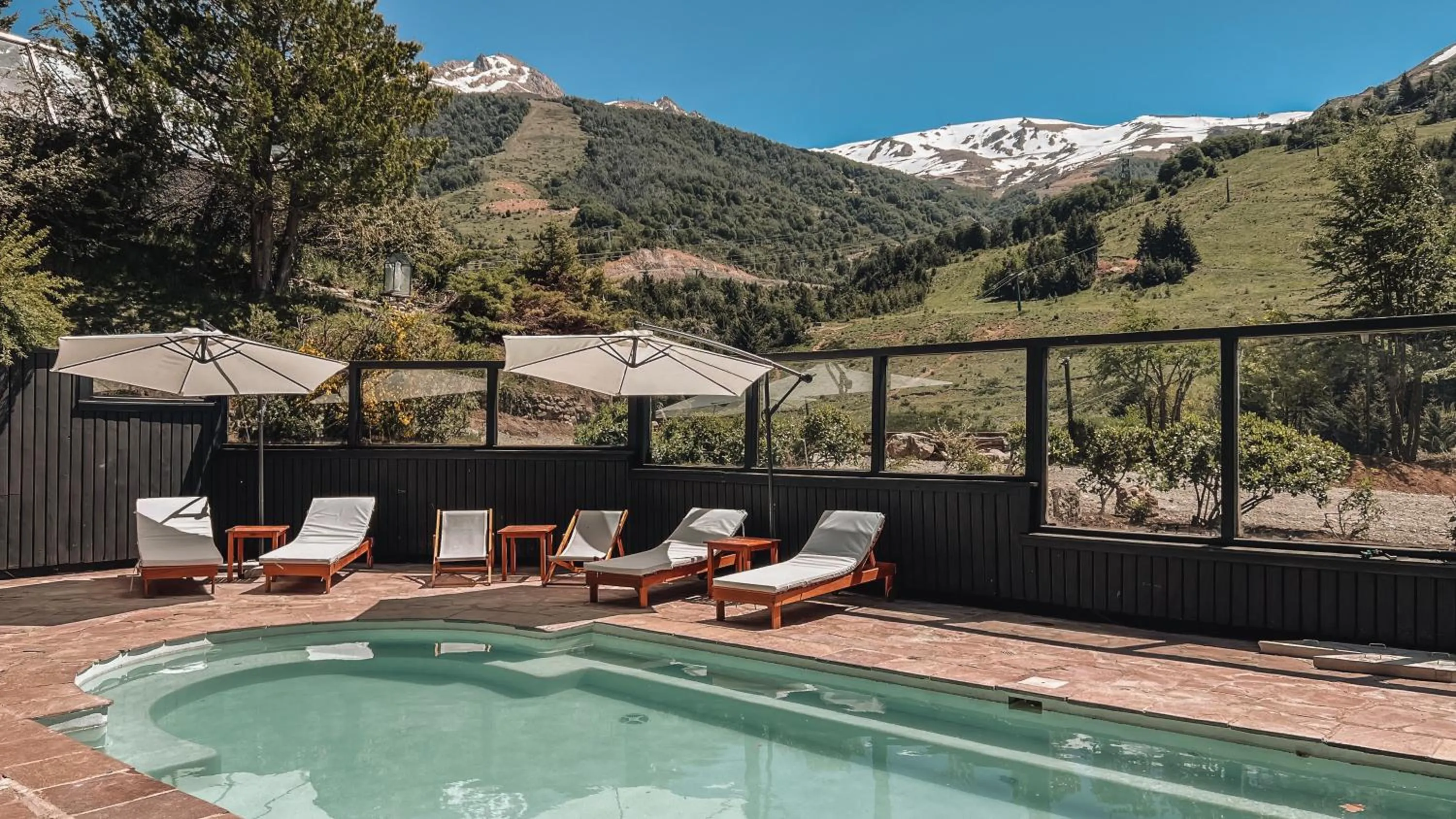 Swimming pool in Hotel Catedral Patagonia Ski & Wellness
