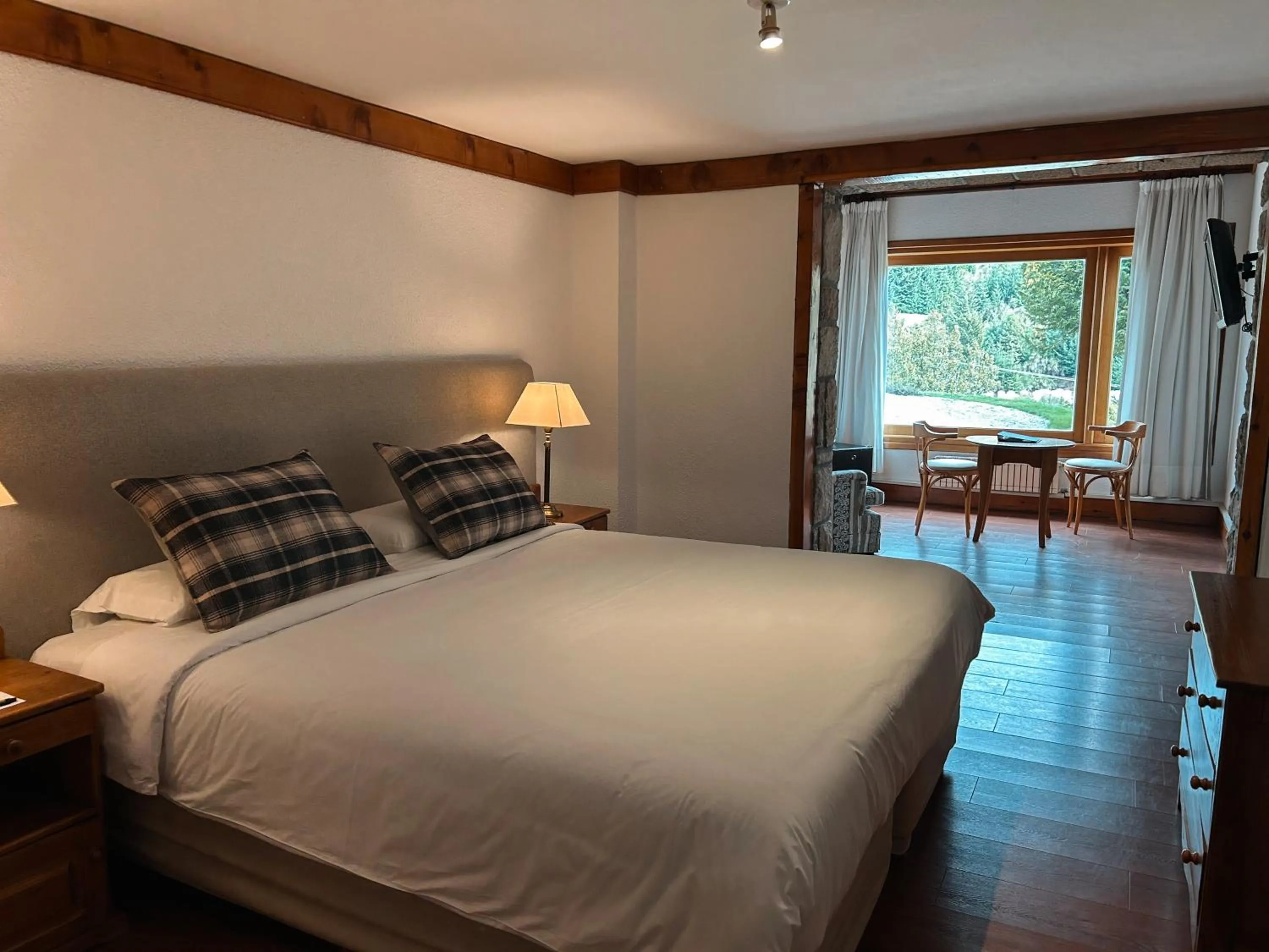 Photo of the whole room, Bed in Hotel Catedral Patagonia Ski & Wellness