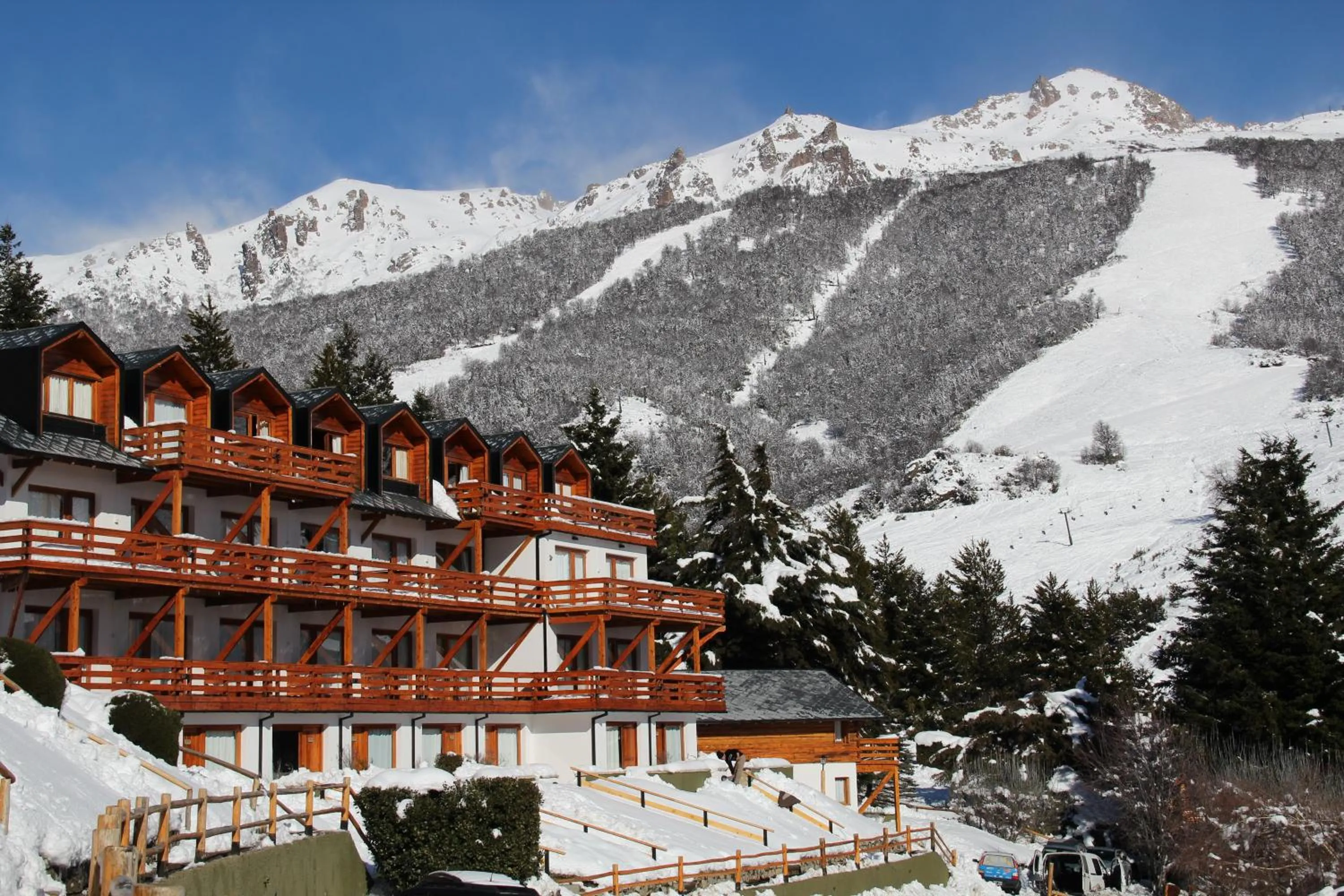 Property building in Hotel Catedral Patagonia Ski & Wellness