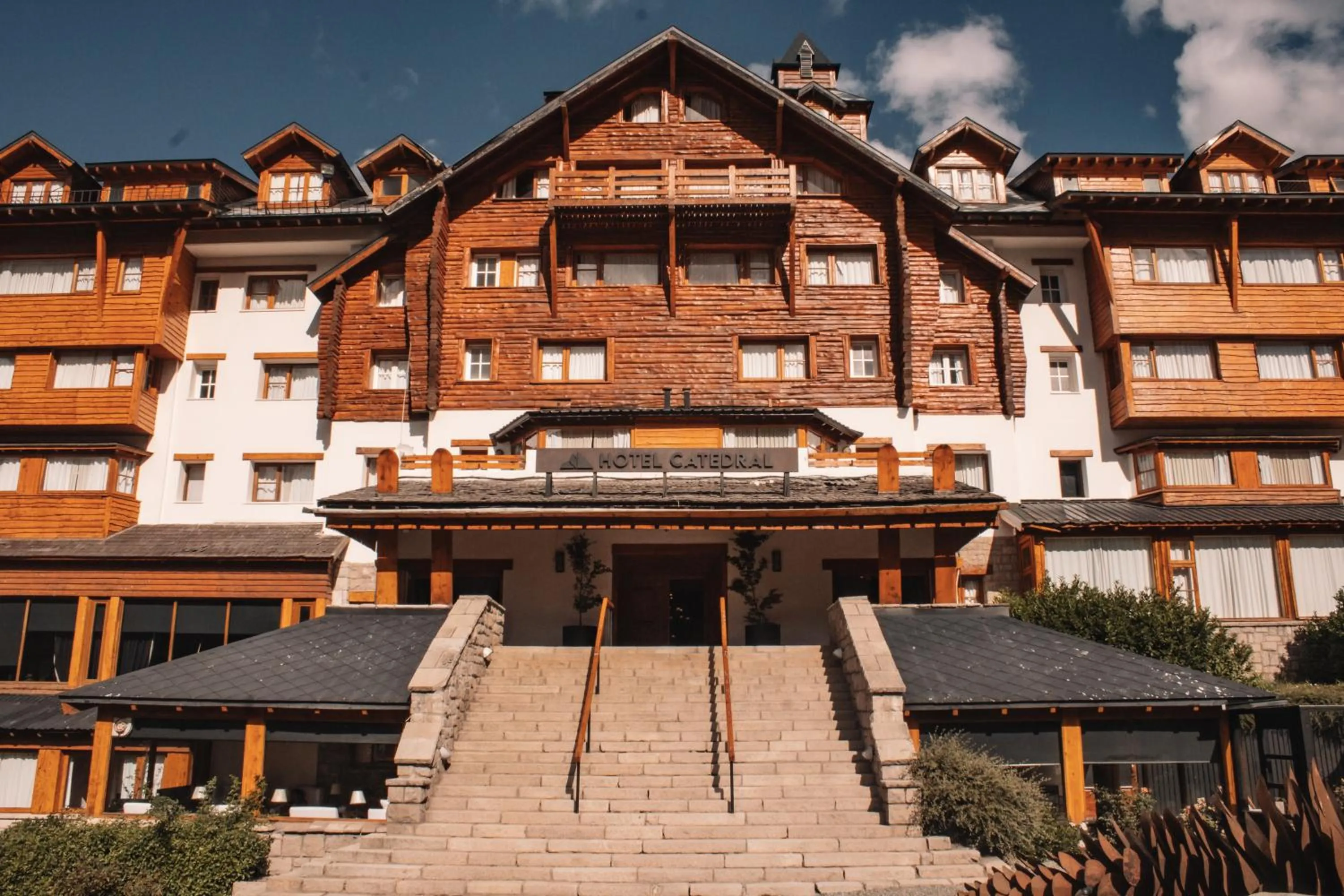 Facade/entrance in Hotel Catedral Patagonia Ski & Wellness
