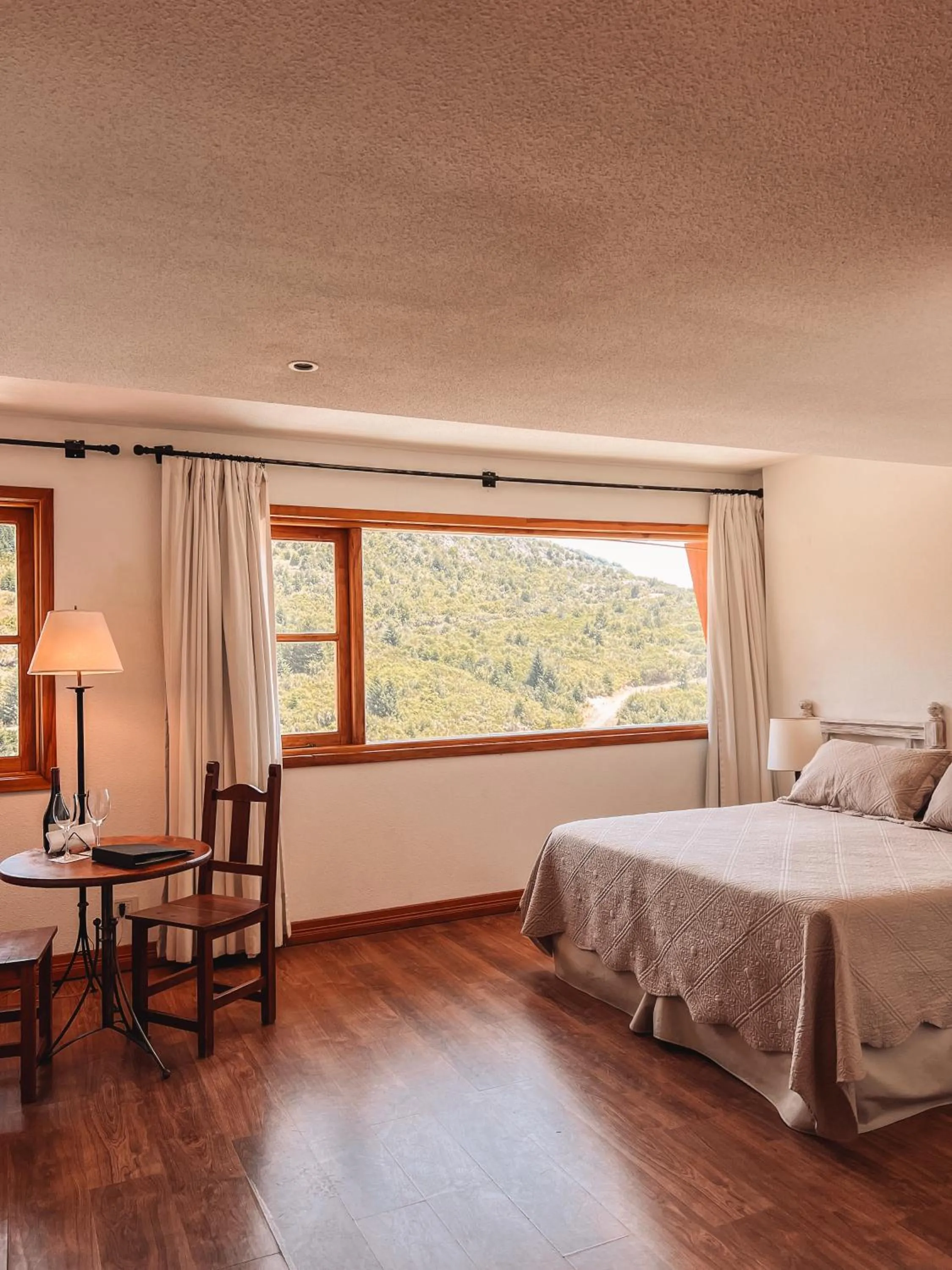 Photo of the whole room, Bed in Hotel Catedral Patagonia Ski & Wellness