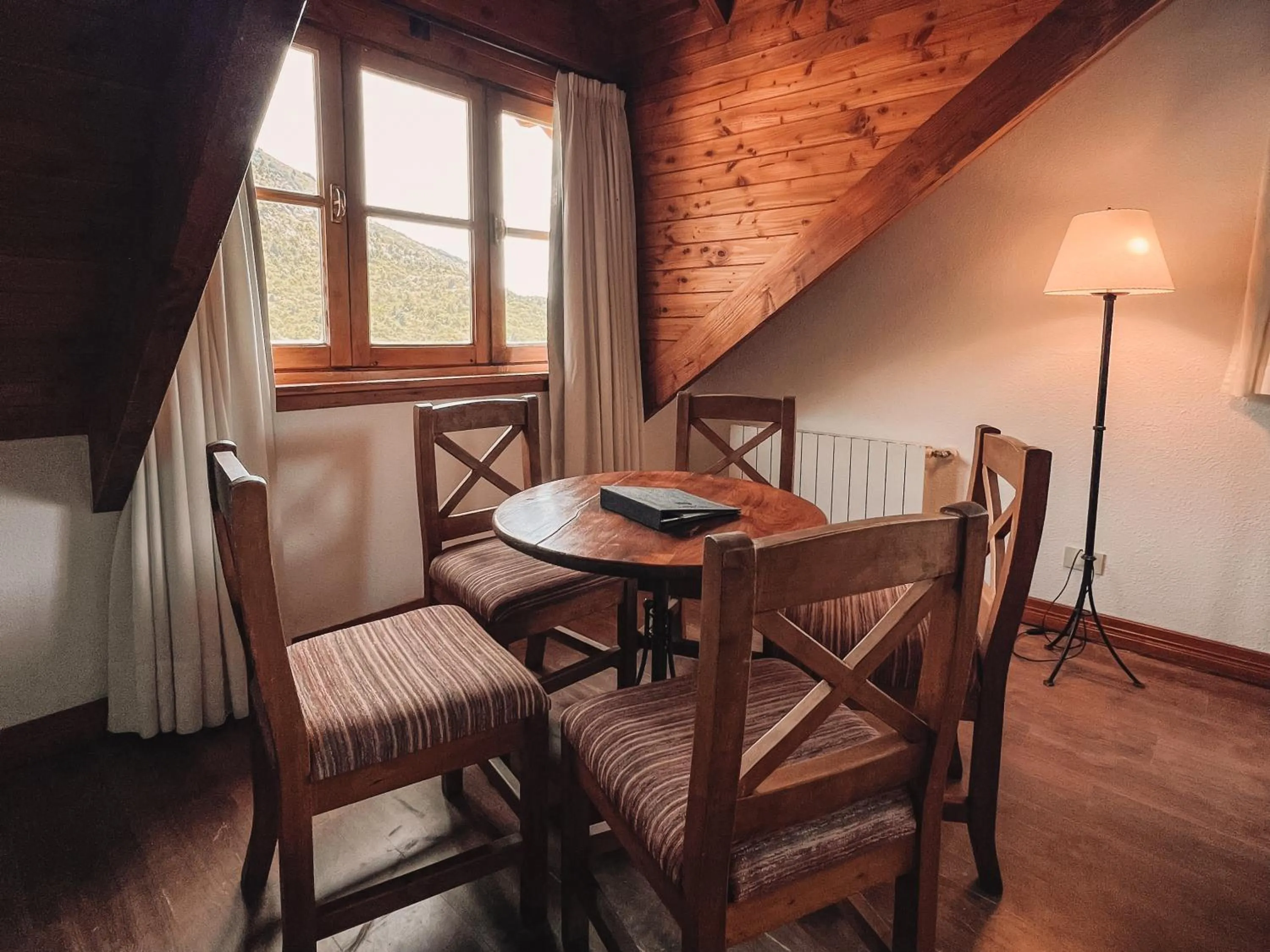 Dining area in Hotel Catedral Patagonia Ski & Wellness