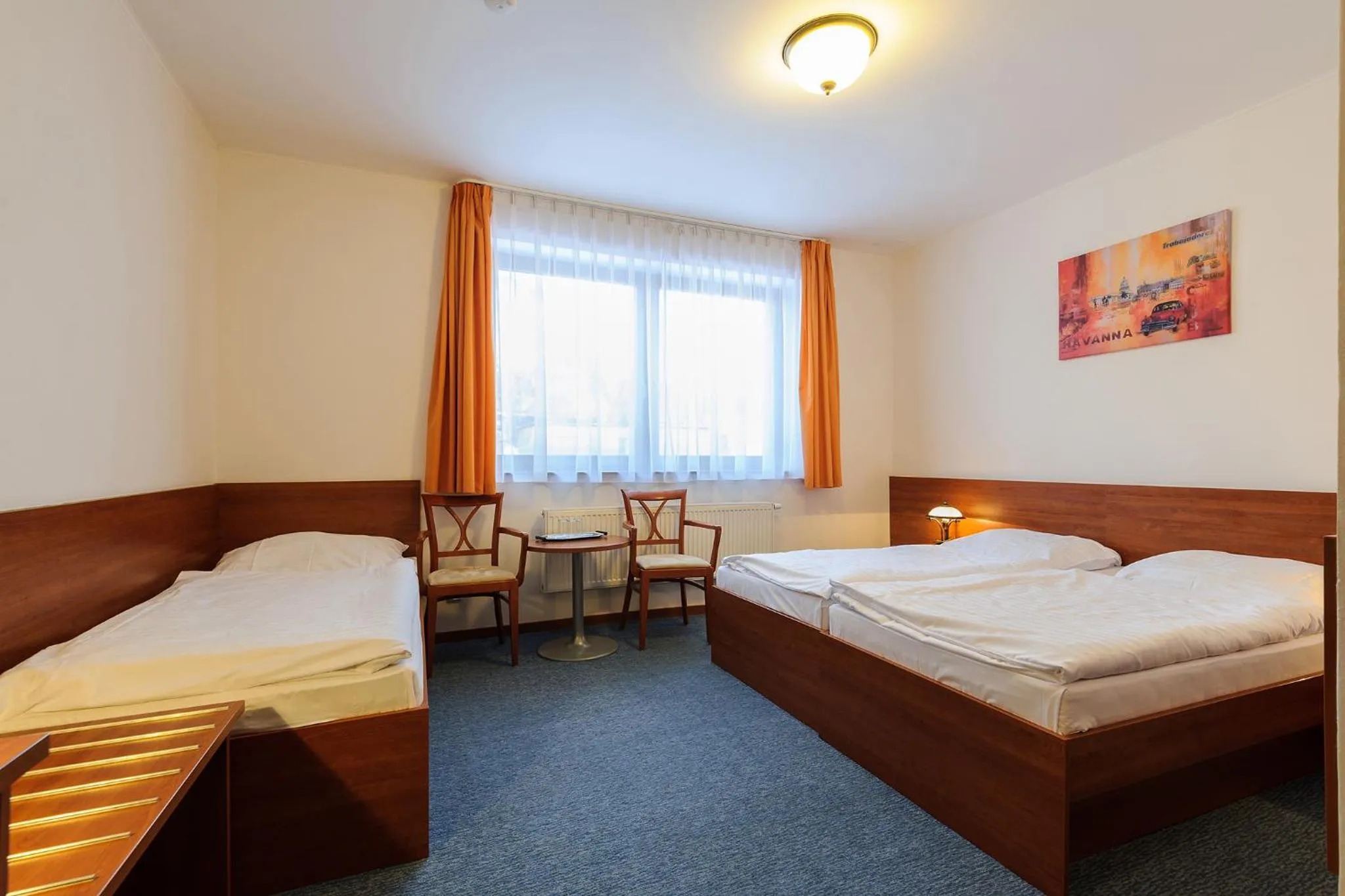 Photo of the whole room, Bed in Alexis