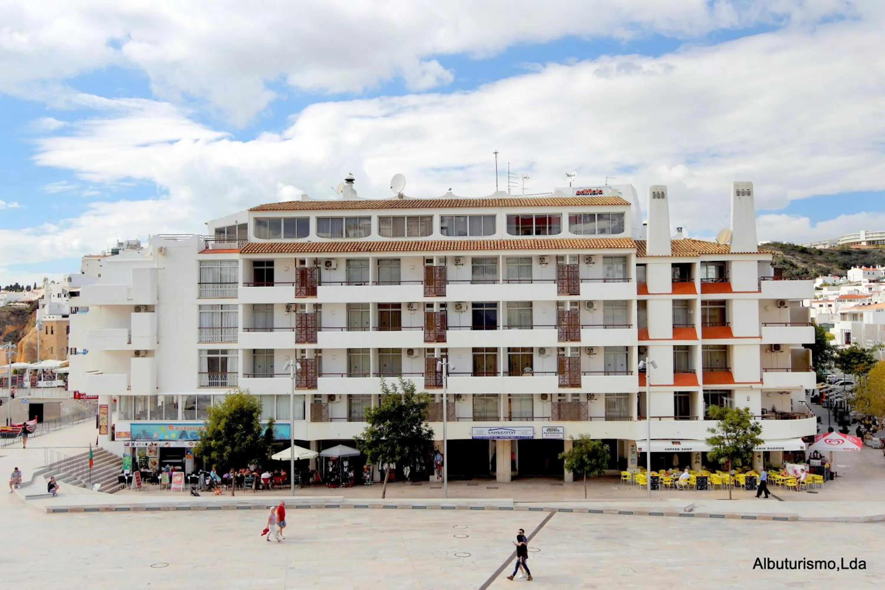 Facade/entrance in Edificio Albufeira Apartamentos A. Local - Albuturismo Lda