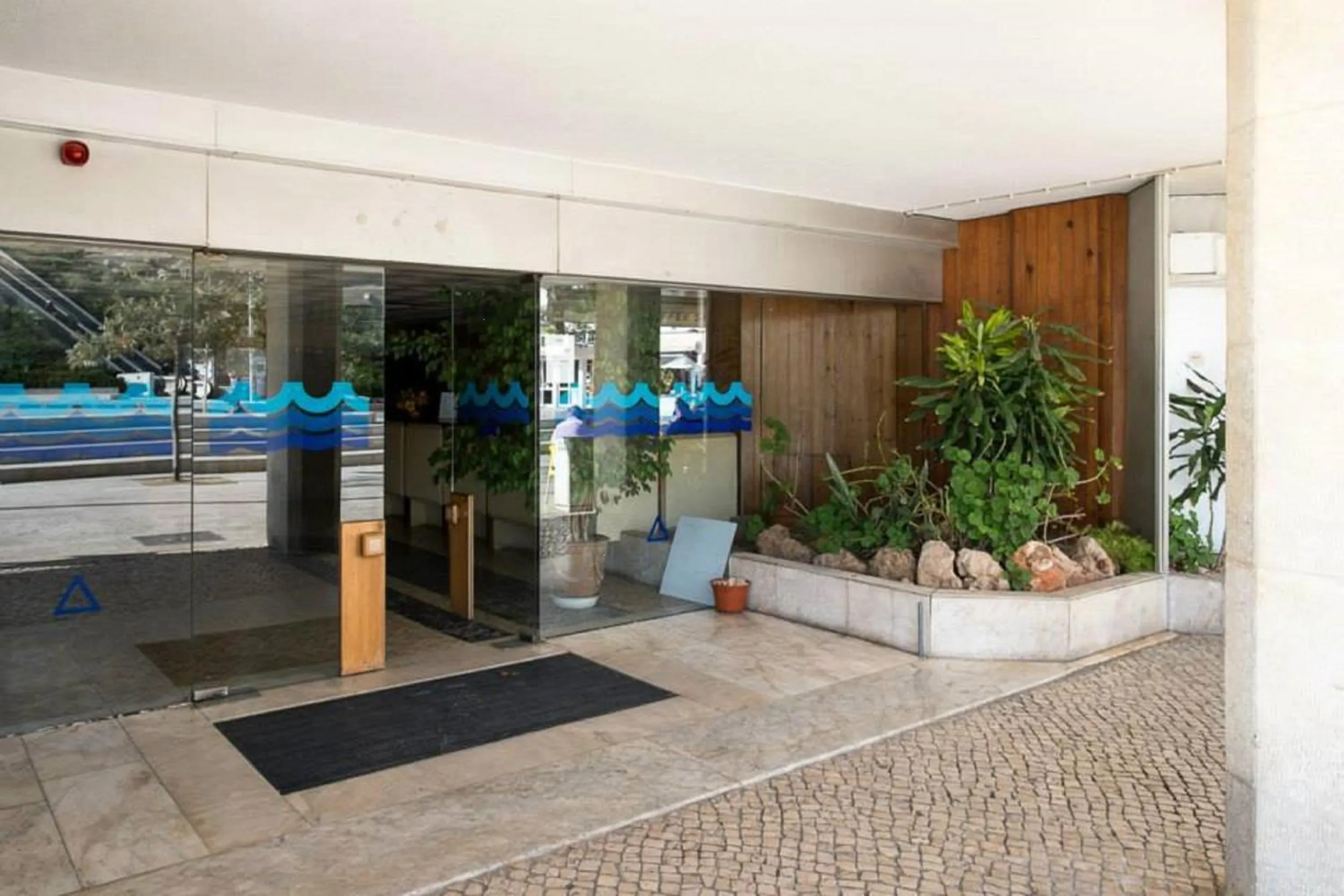 Facade/entrance in Edificio Albufeira Apartamentos A. Local - Albuturismo Lda