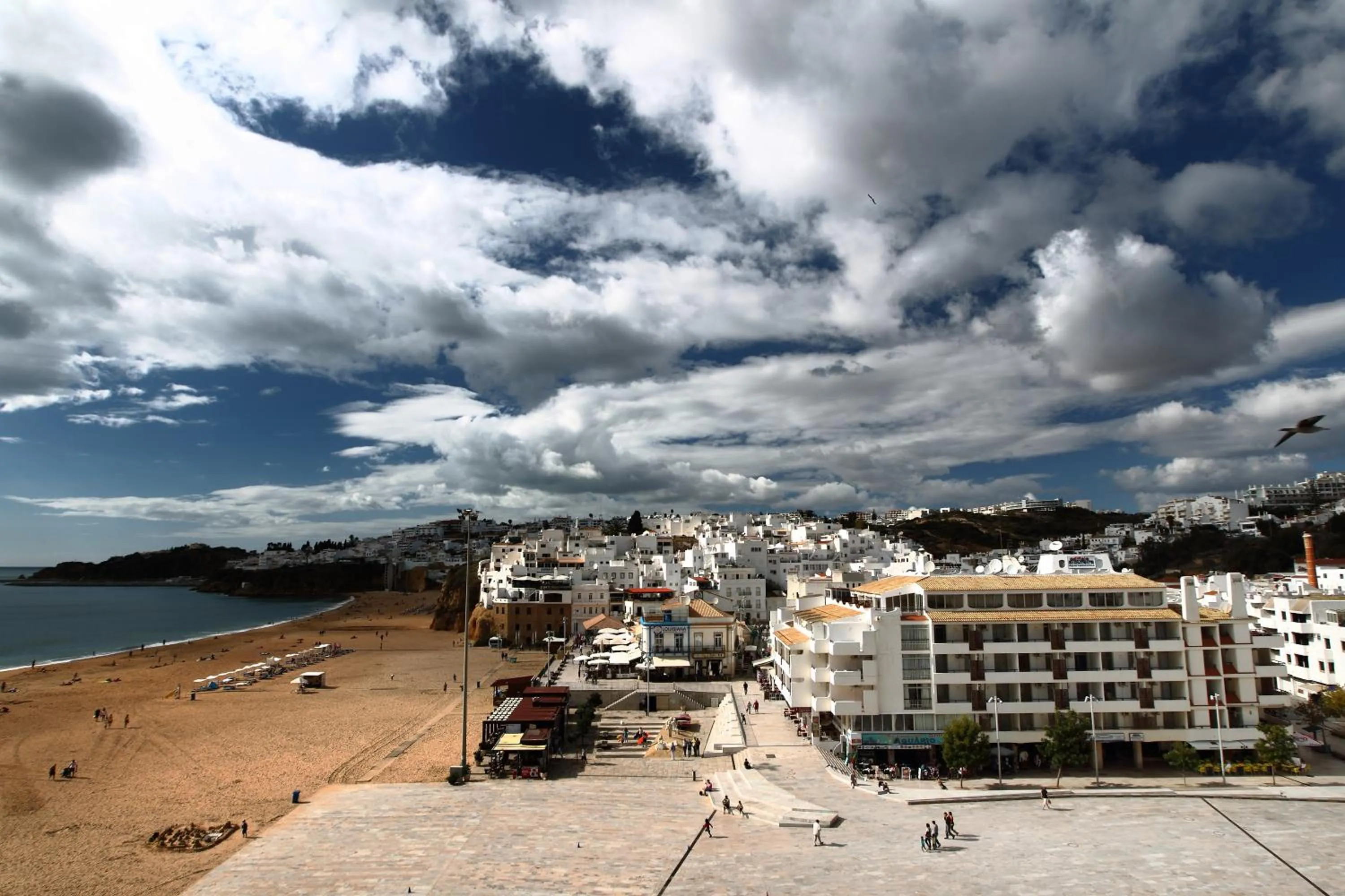 Facade/entrance in Edificio Albufeira Apartamentos A. Local - Albuturismo Lda