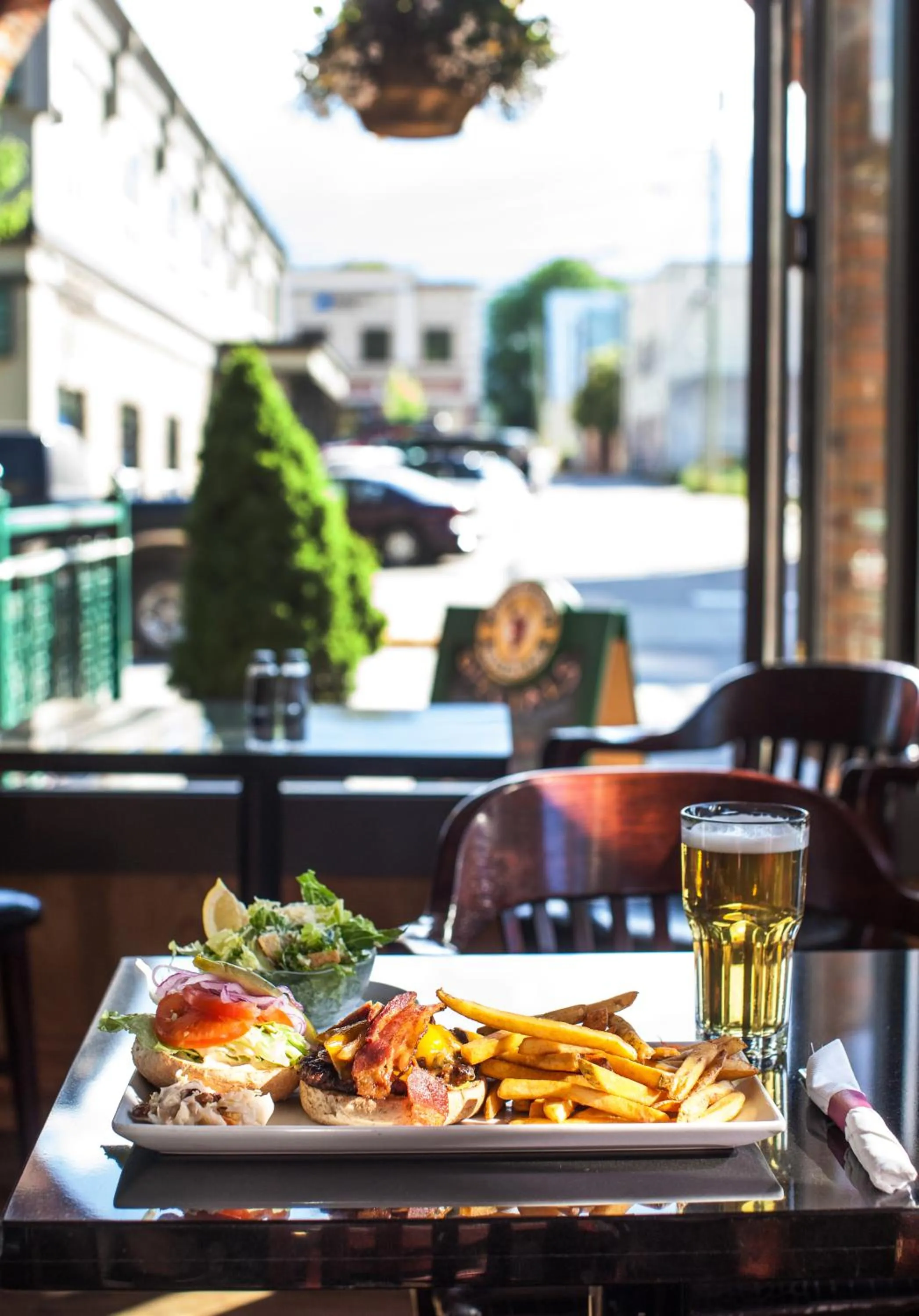 Lounge or bar in Regent Hotel Revelstoke
