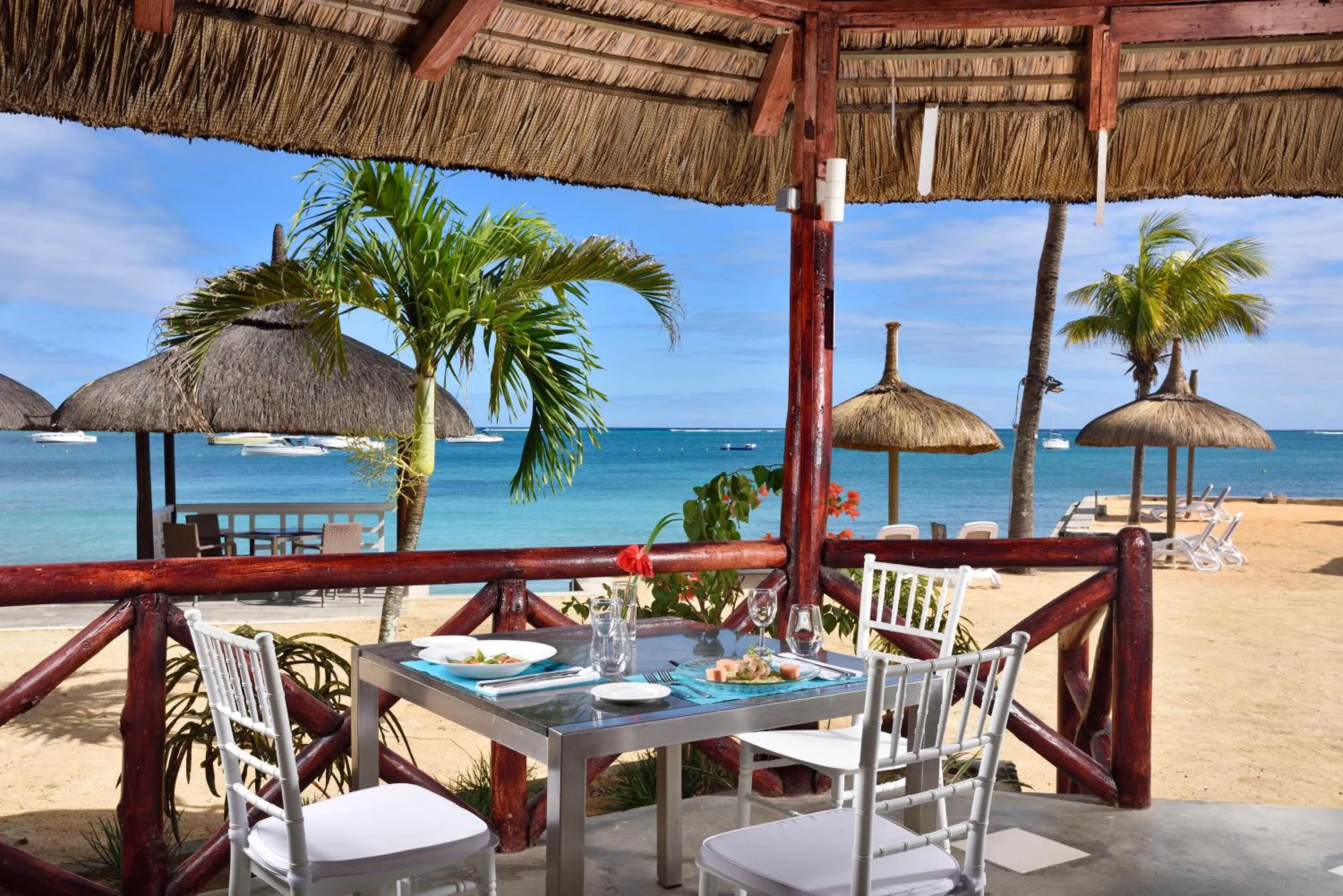 Restaurant/places to eat in Coral Azur Beach Resort Mont Choisy