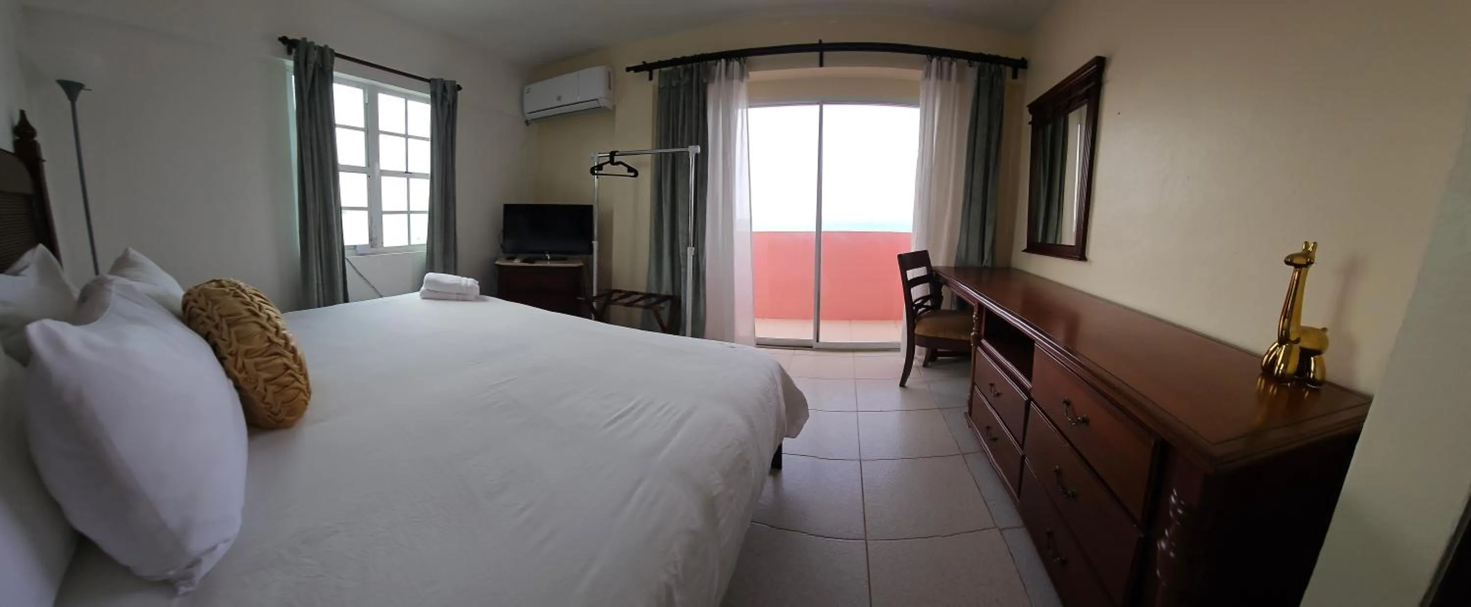 Bed in Selva Boutique Hotel - Luquillo Oceanfront Retreat - Adults Only