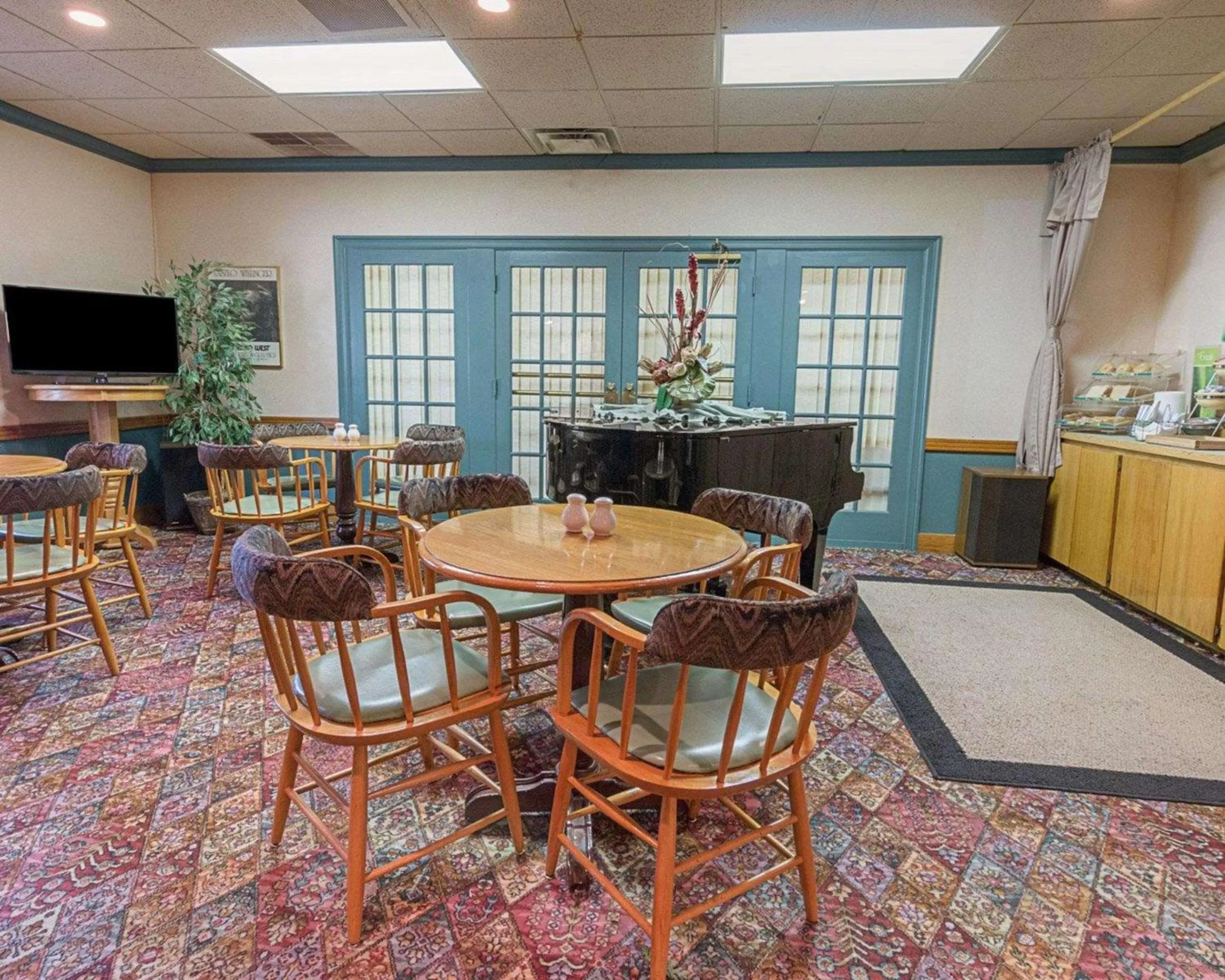 Breakfast in Quality Inn Ennis