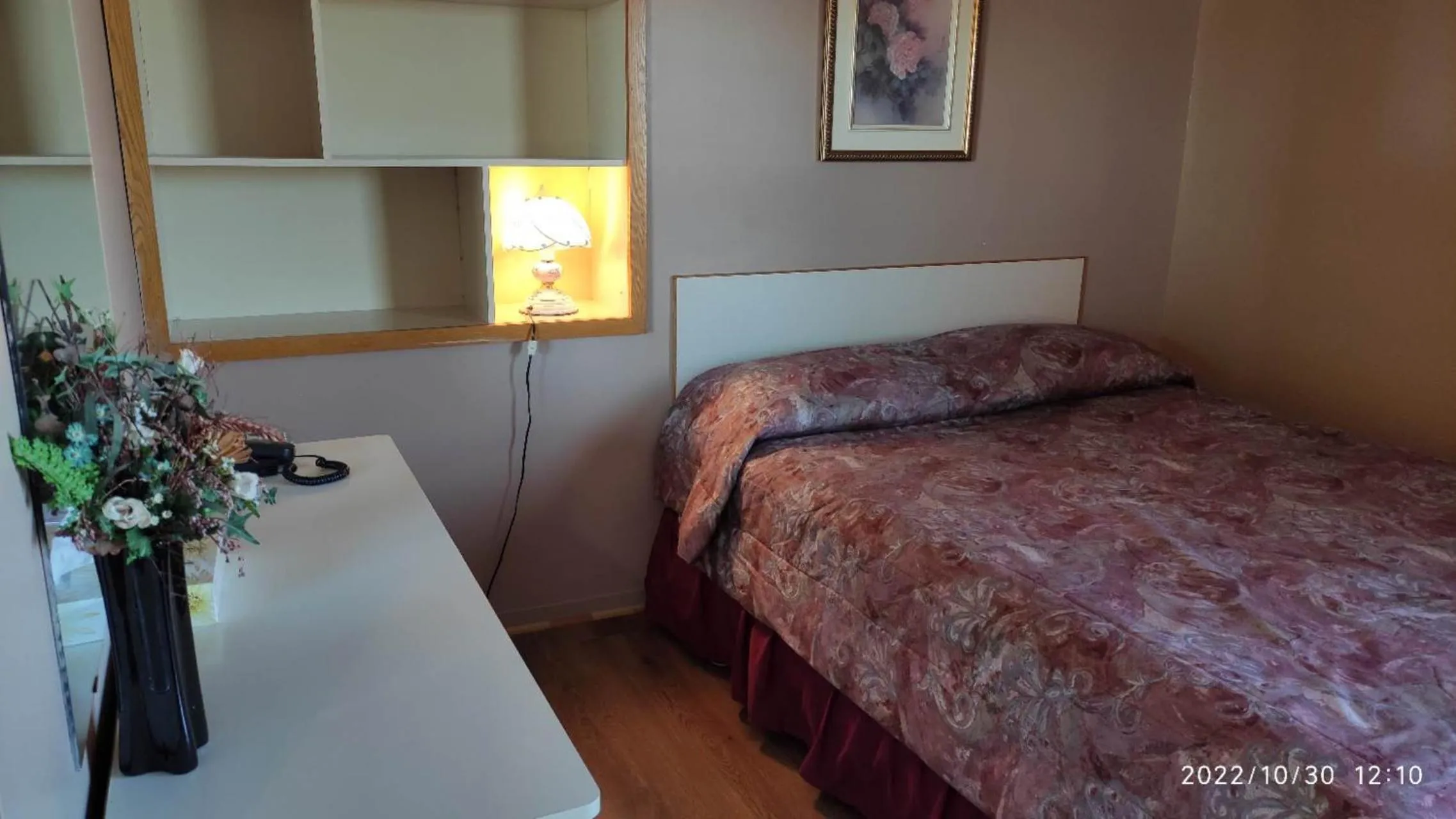 Bed in Motel Rayalco