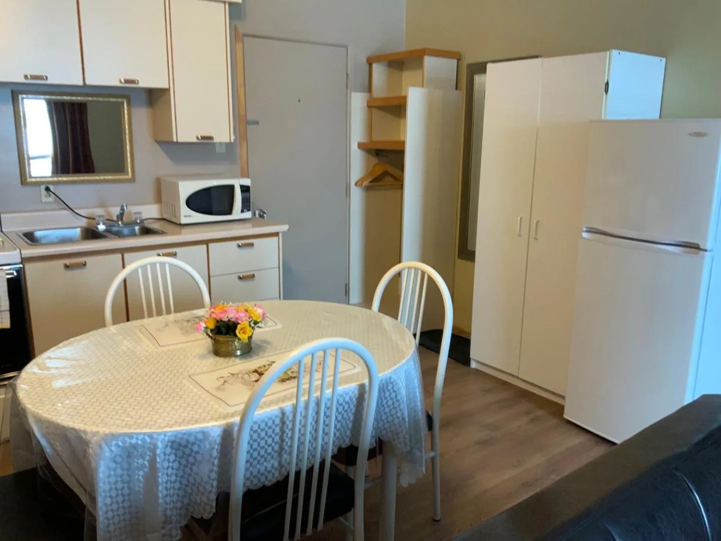 Kitchen or kitchenette in Motel Rayalco