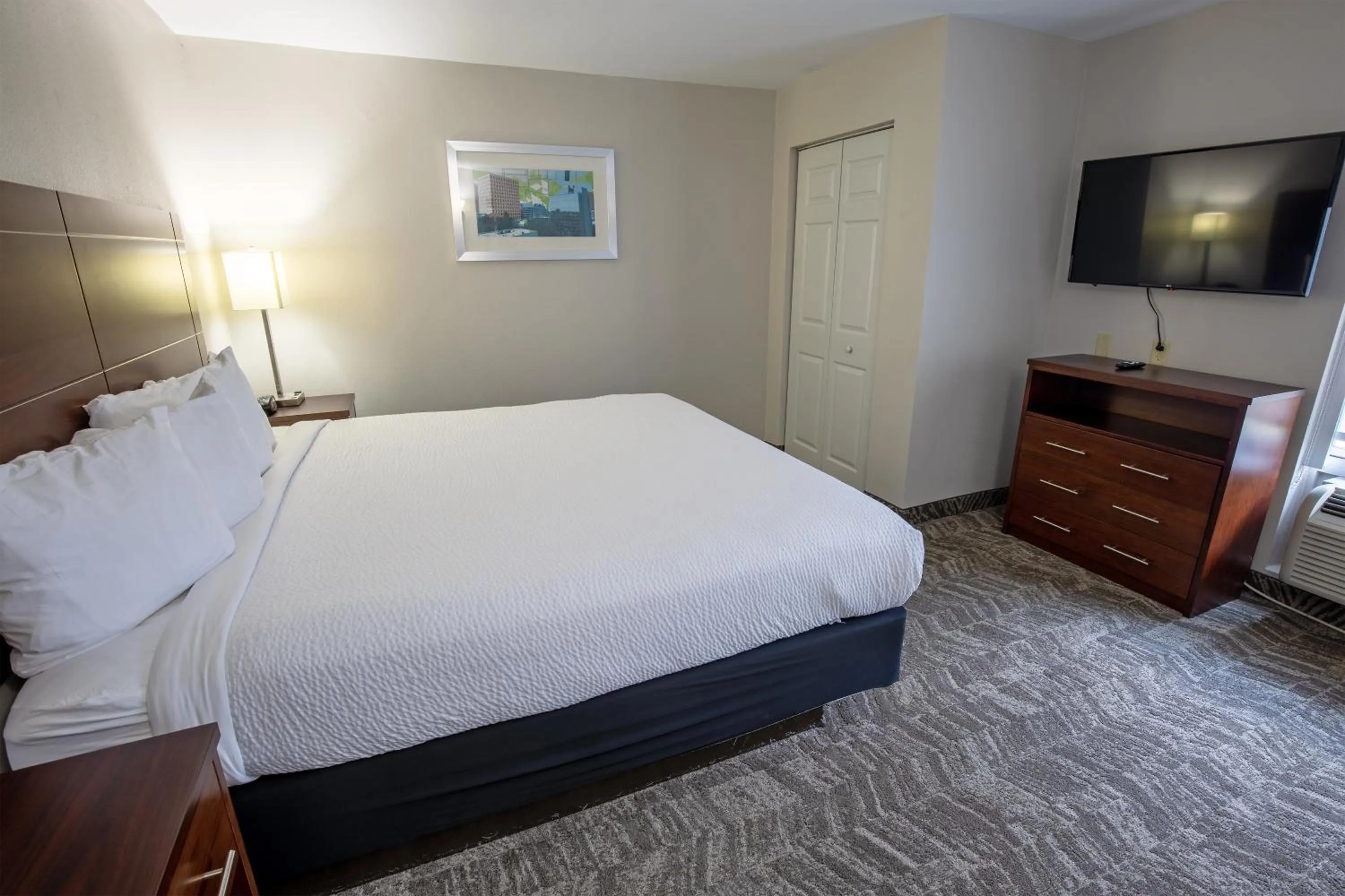 Bed in Best Western Plus Lafayette Vermilion River Inn & Suites
