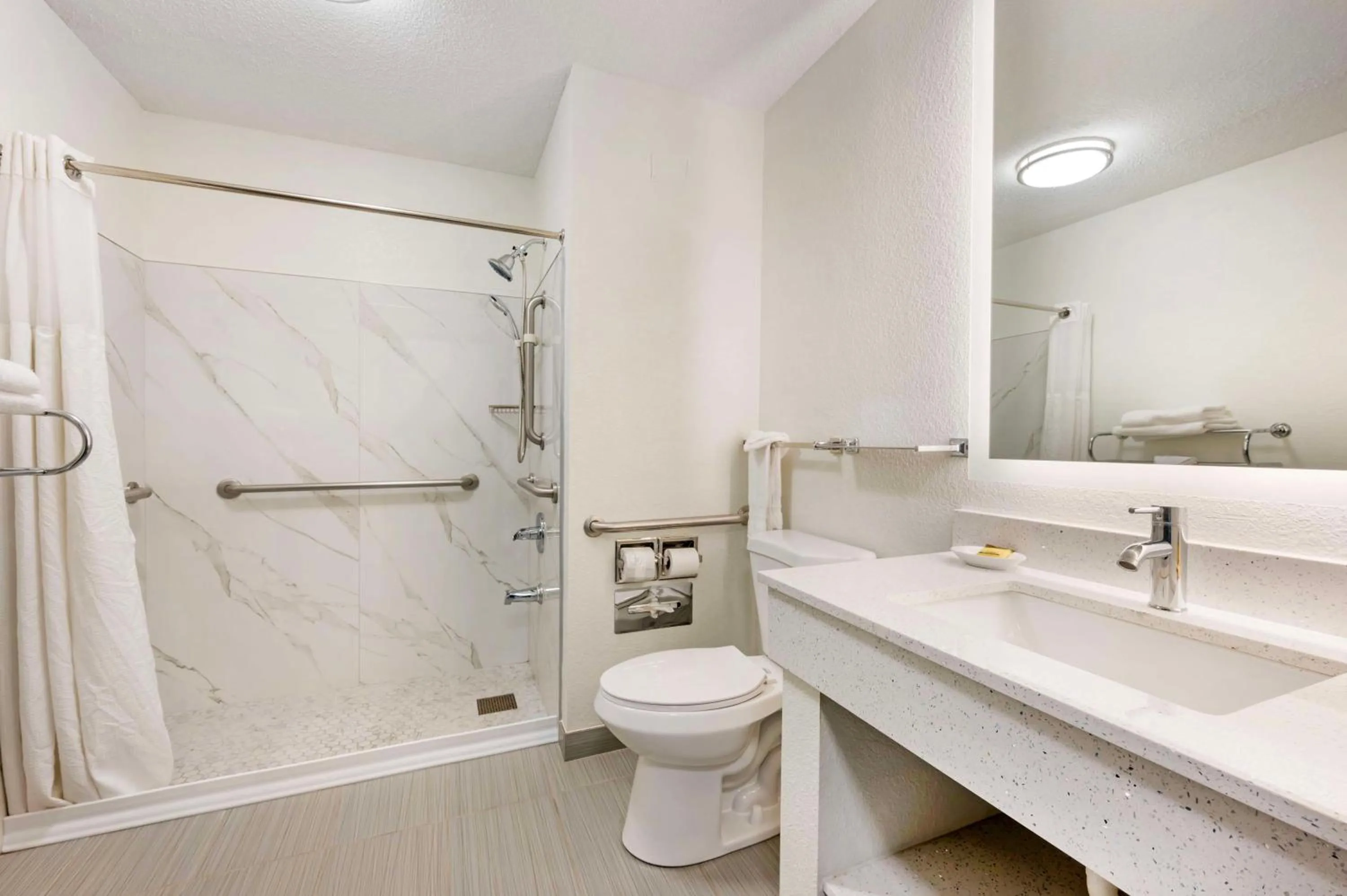 Bathroom in Best Western Plus Anderson